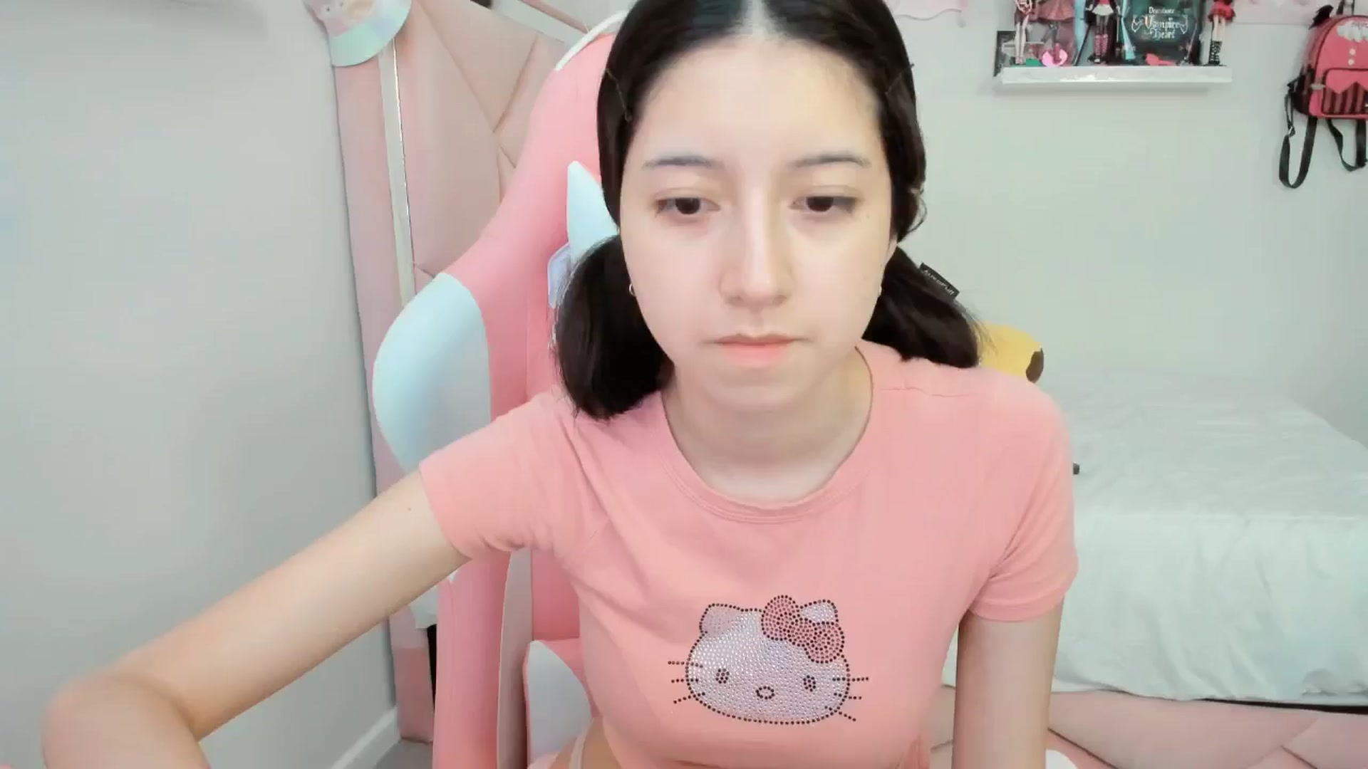 Gallery image thumbnail from Cherrycute666's myfreecams stream on, 01/24/2025, 24:01 image 4 of 20