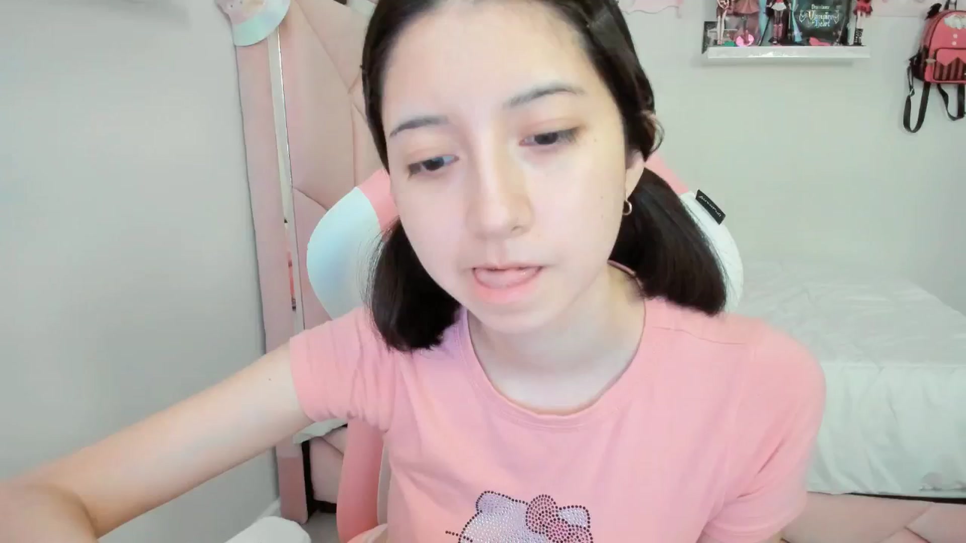 Gallery image thumbnail from Cherrycute666's myfreecams stream on, 01/24/2025, 24:01 image 17 of 20