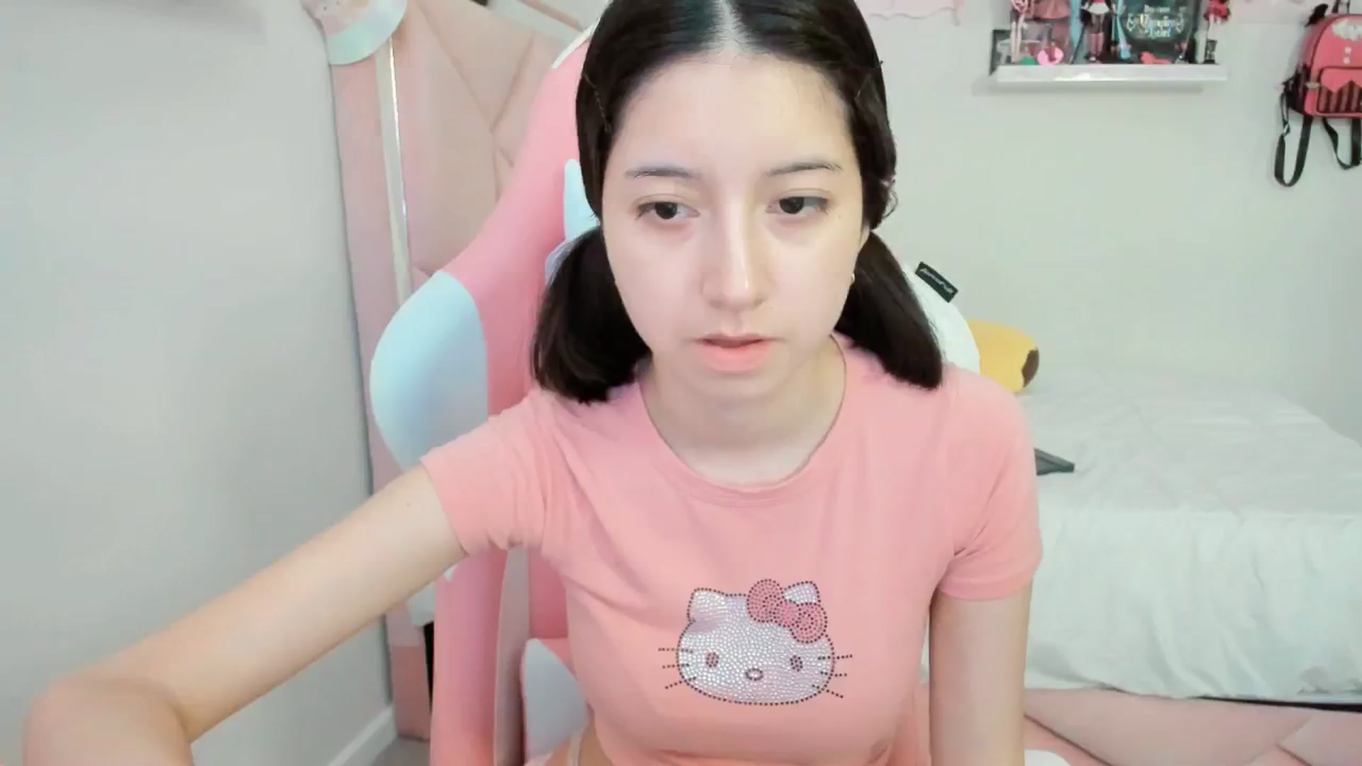 Gallery image thumbnail from Cherrycute666's myfreecams stream on, 01/24/2025, 24:01 image 19 of 20