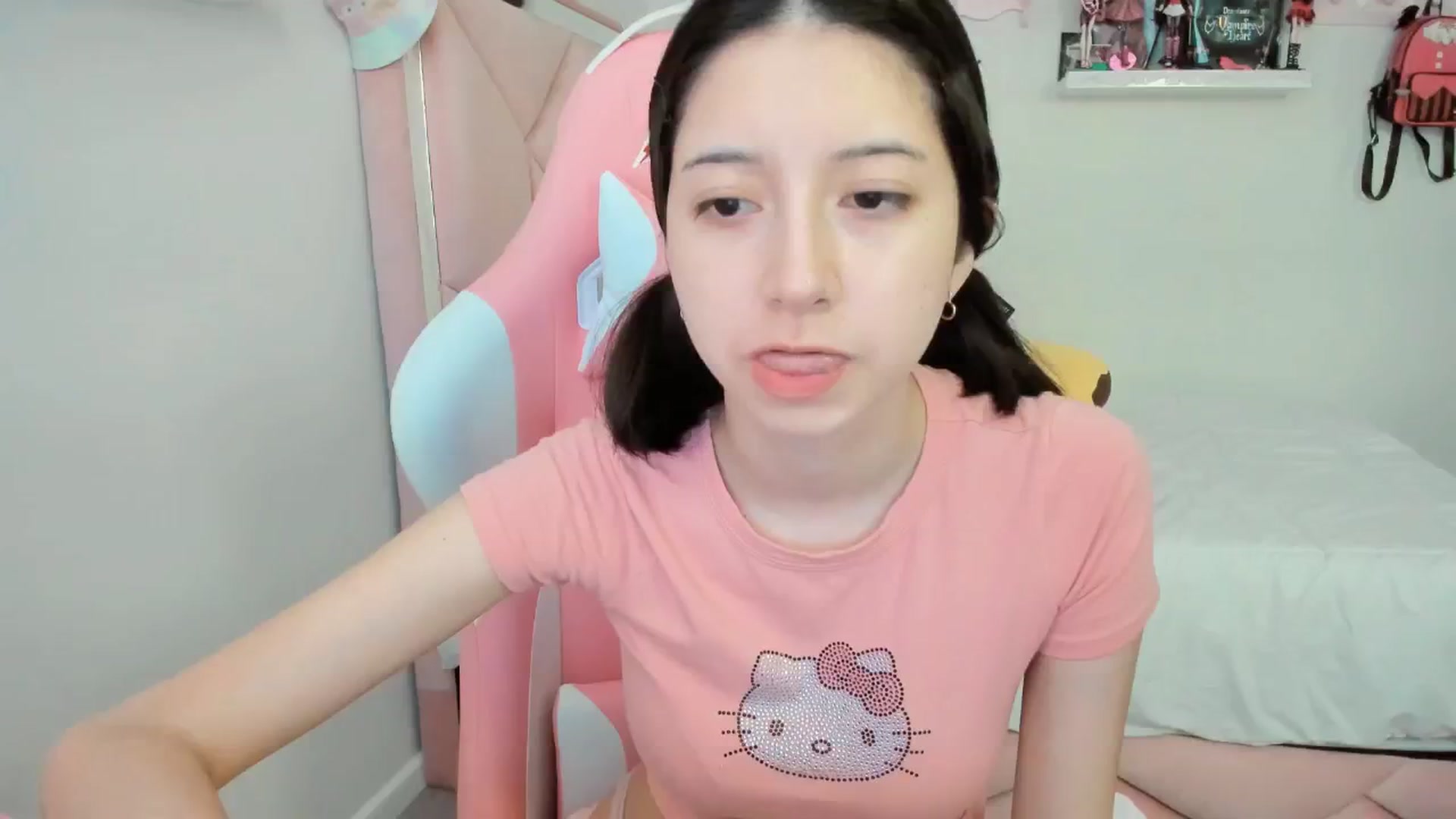 Gallery image thumbnail from Cherrycute666's myfreecams stream on, 01/24/2025, 24:01 image 13 of 20