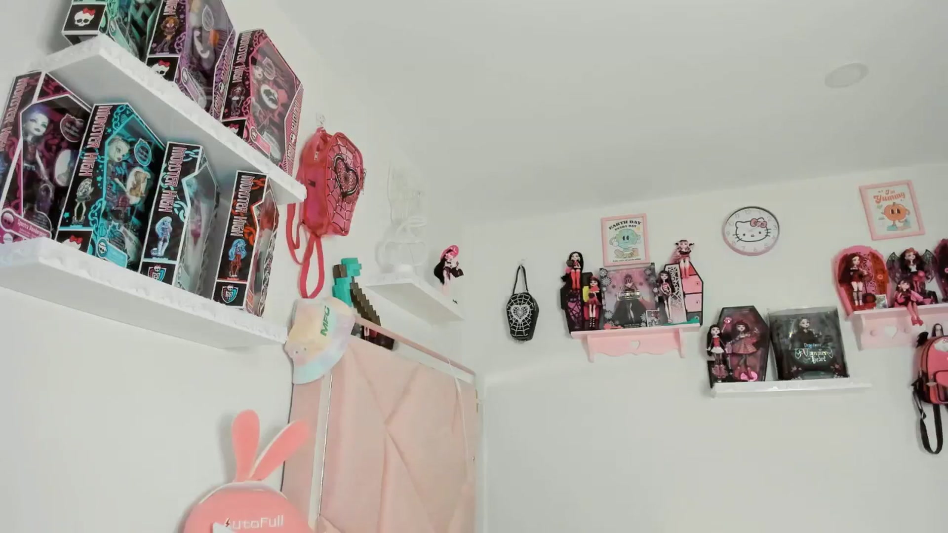 Gallery image thumbnail from Cherrycute666's myfreecams stream on, 01/24/2025, 03:05 image 14 of 20