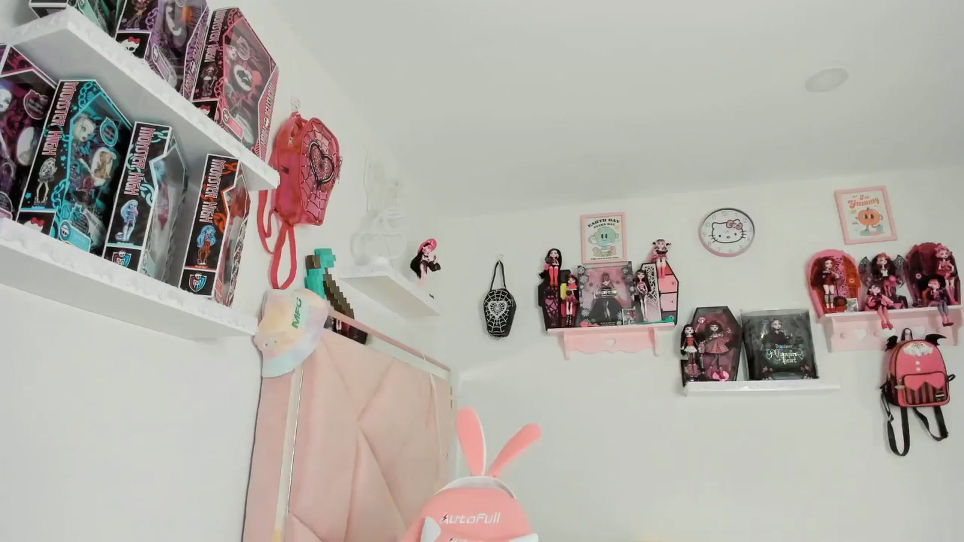 Gallery image thumbnail from Cherrycute666's myfreecams stream on, 01/24/2025, 03:05 image 19 of 20