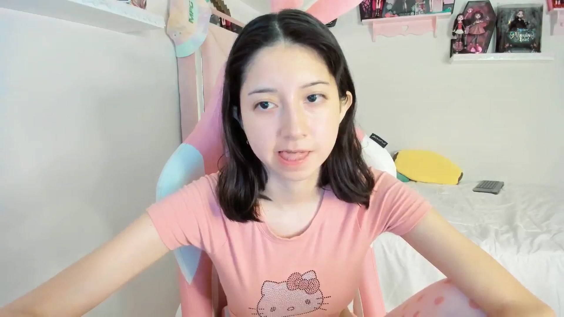 Gallery image thumbnail from Cherrycute666's myfreecams stream on, 01/24/2025, 03:05 image 8 of 20