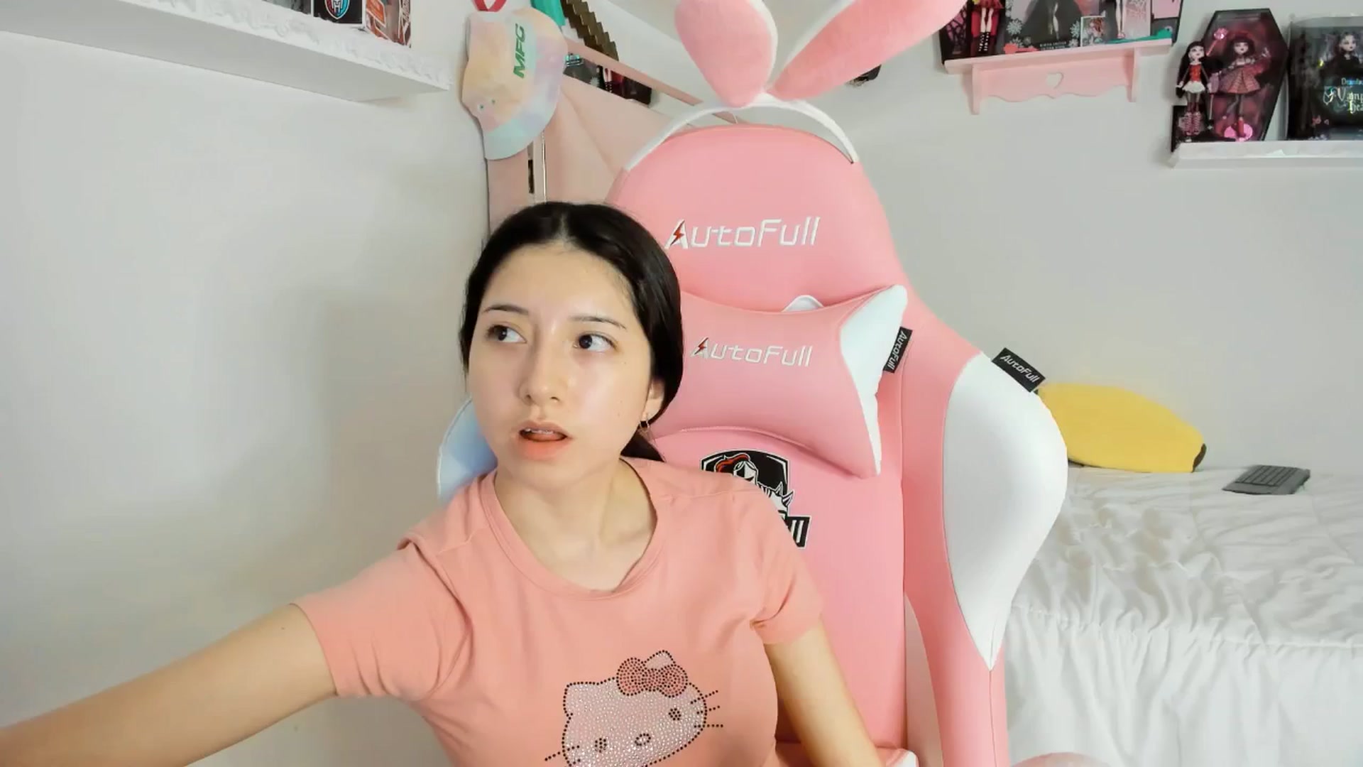 Gallery image thumbnail from Cherrycute666's myfreecams stream on, 01/24/2025, 08:06 image 19 of 20
