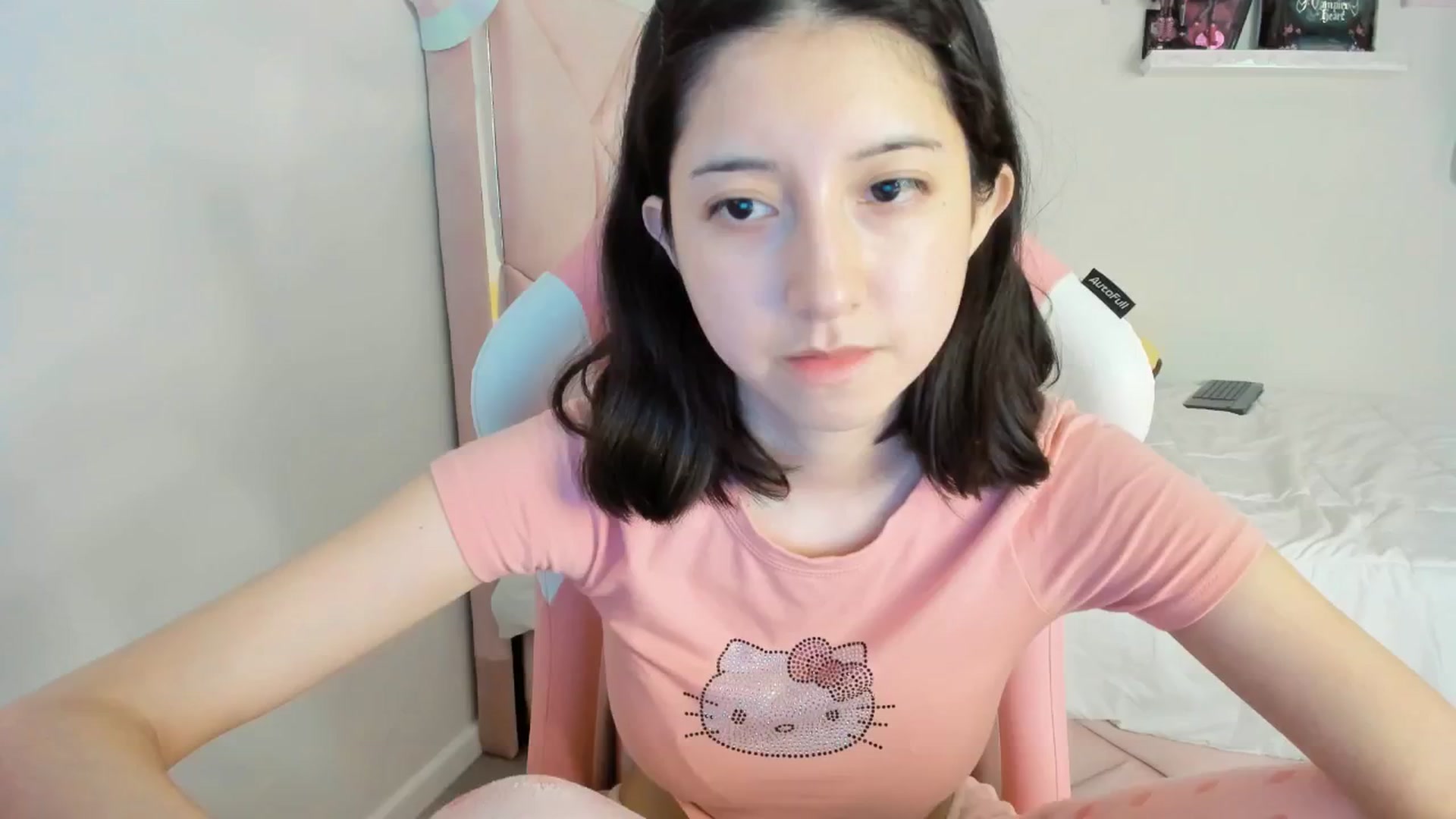 Gallery image thumbnail from Cherrycute666's myfreecams stream on, 01/24/2025, 08:06 image 7 of 20