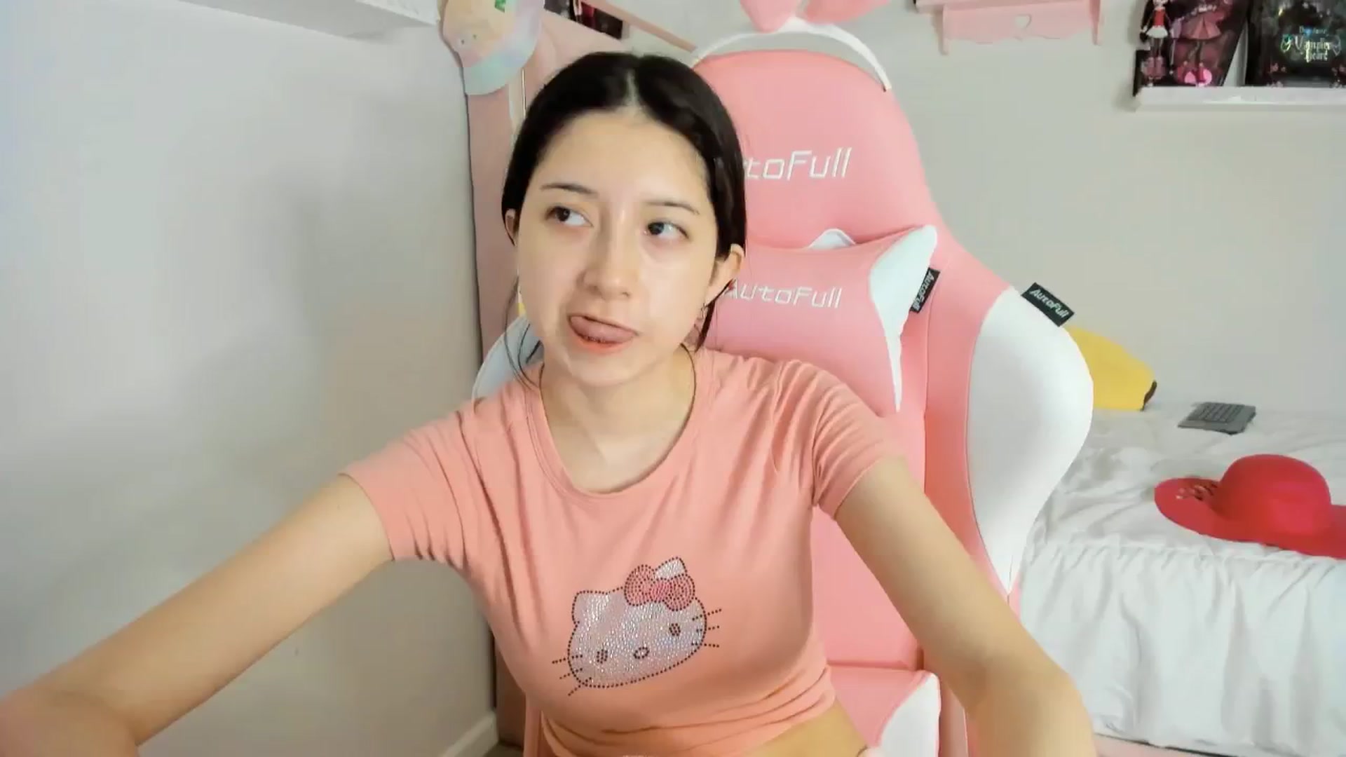 Gallery image thumbnail from Cherrycute666's myfreecams stream on, 01/24/2025, 08:06 image 13 of 20