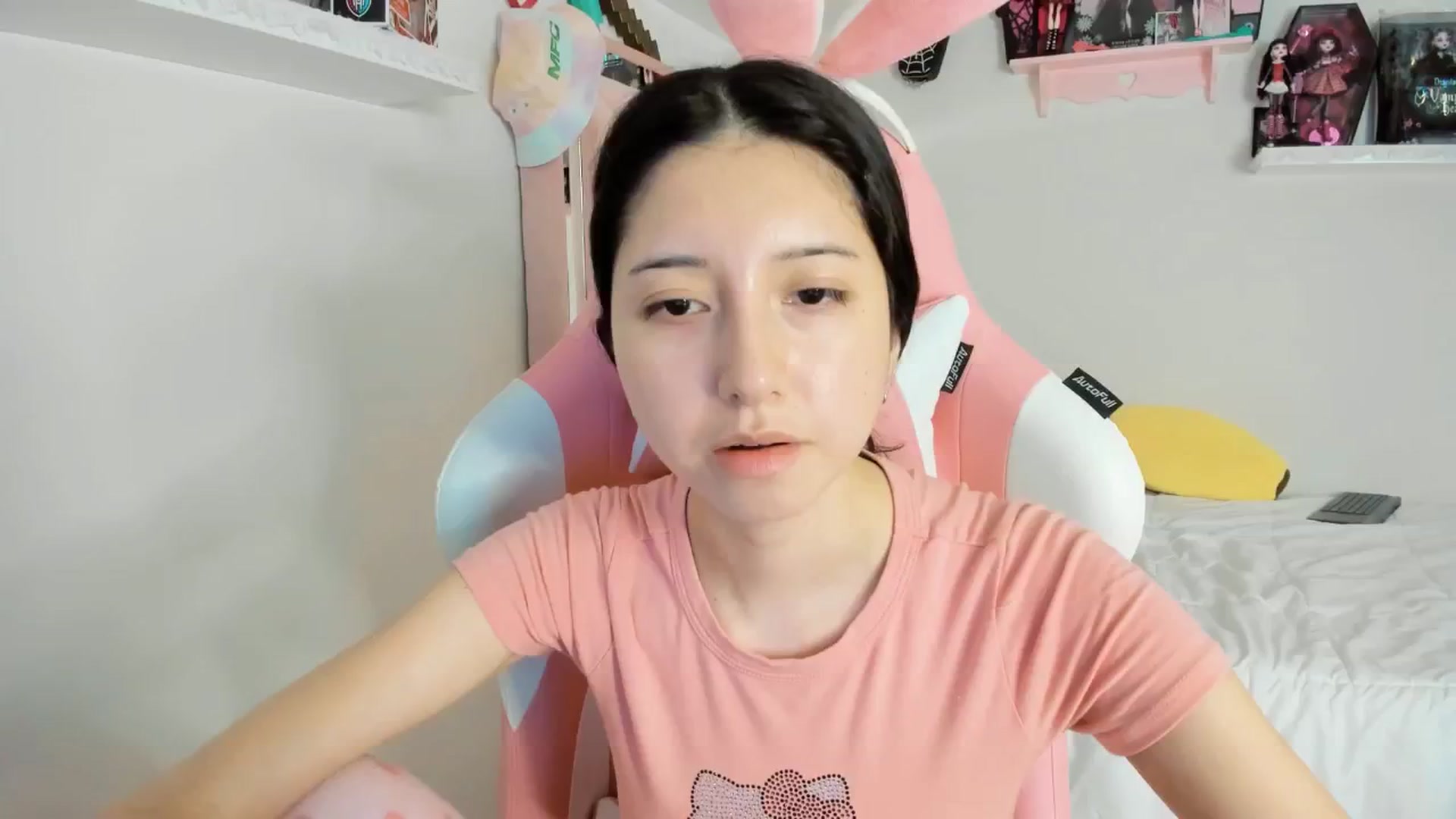 Gallery image thumbnail from Cherrycute666's myfreecams stream on, 01/24/2025, 08:06 image 18 of 20