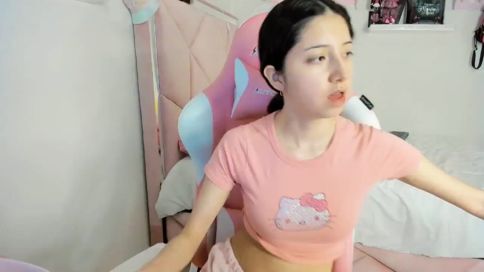 Gallery image thumbnail from Cherrycute666's myfreecams stream on, 01/24/2025, 08:06 image 4 of 20