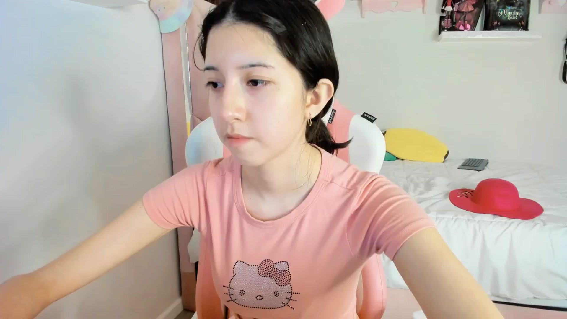 Gallery image thumbnail from Cherrycute666's myfreecams stream on, 01/24/2025, 08:06 image 11 of 20