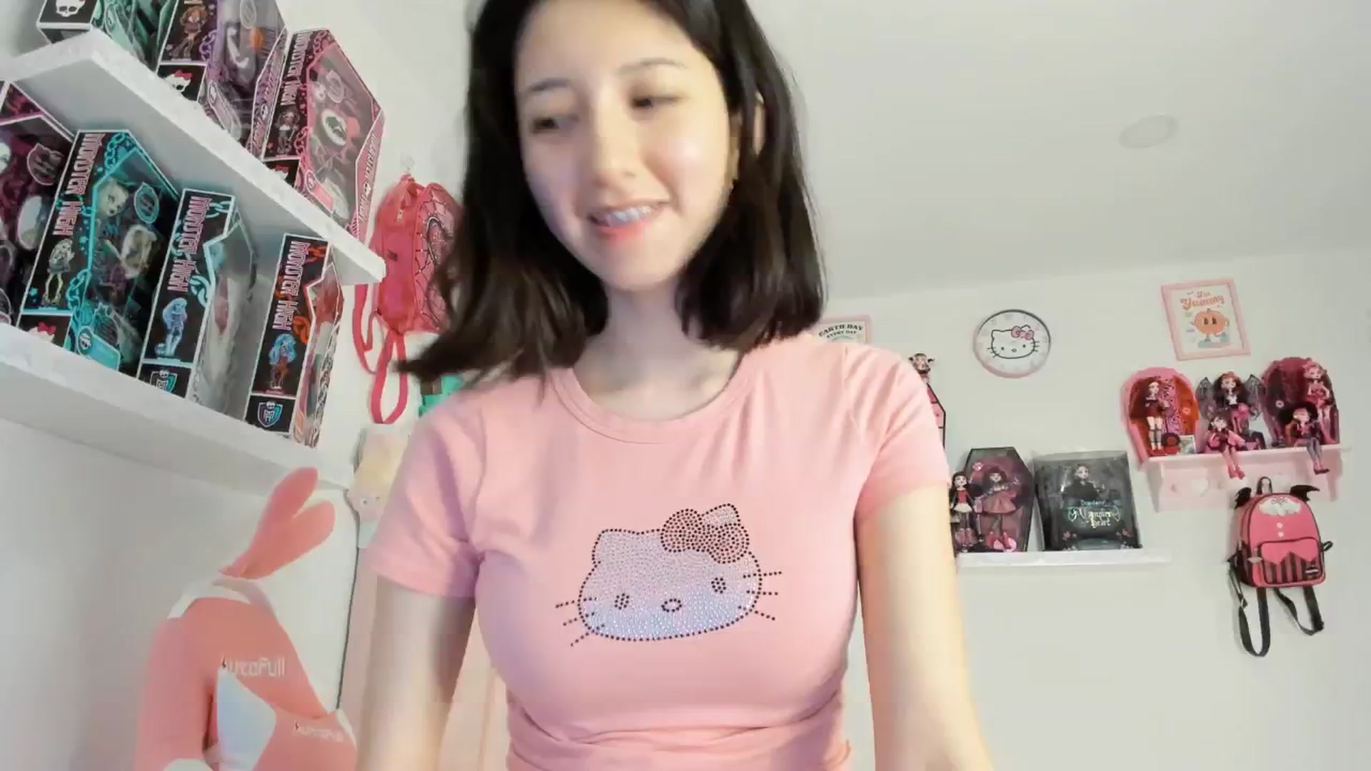 Gallery image thumbnail from Cherrycute666's myfreecams stream on, 01/24/2025, 08:06 image 1 of 20