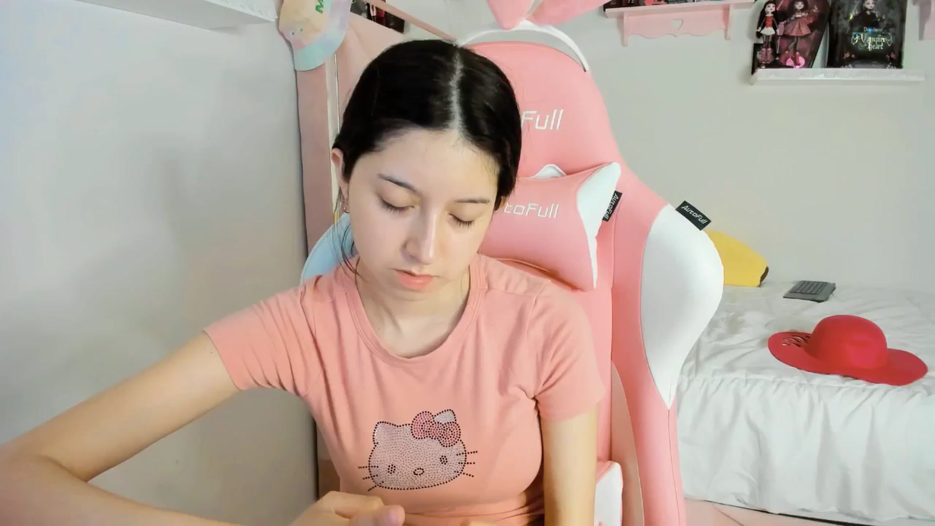 Gallery image thumbnail from Cherrycute666's myfreecams stream on, 01/24/2025, 08:06 image 12 of 20