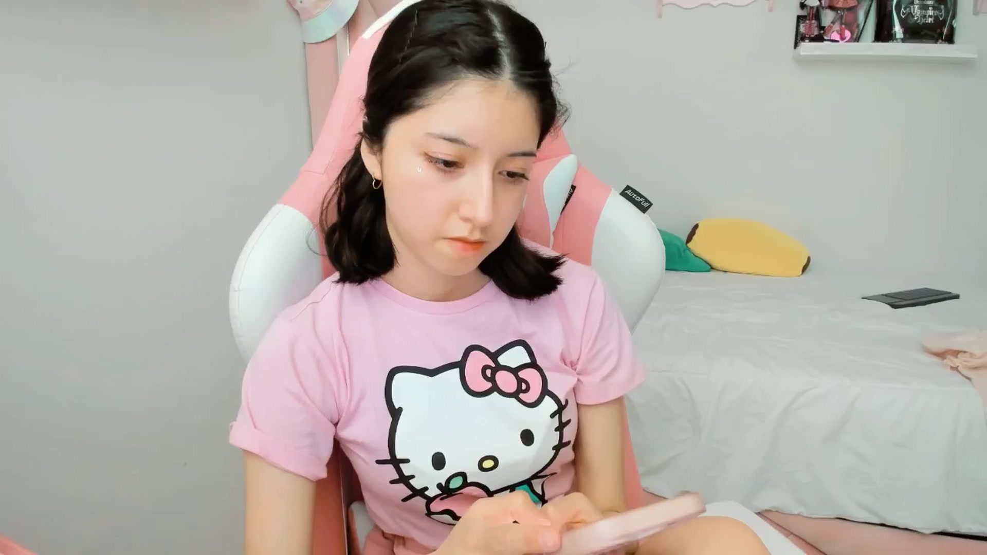 Gallery image thumbnail from Cherrycute666's myfreecams stream on, 01/24/2025, 23:01 image 15 of 20