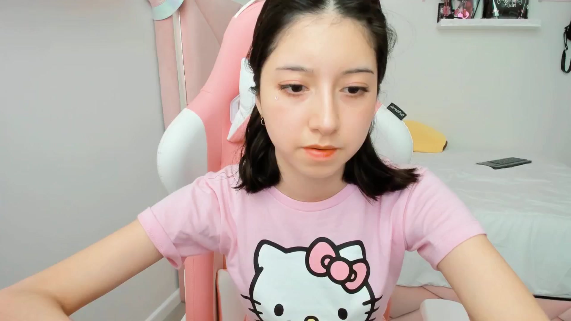 Gallery image thumbnail from Cherrycute666's myfreecams stream on, 01/24/2025, 23:01 image 5 of 20