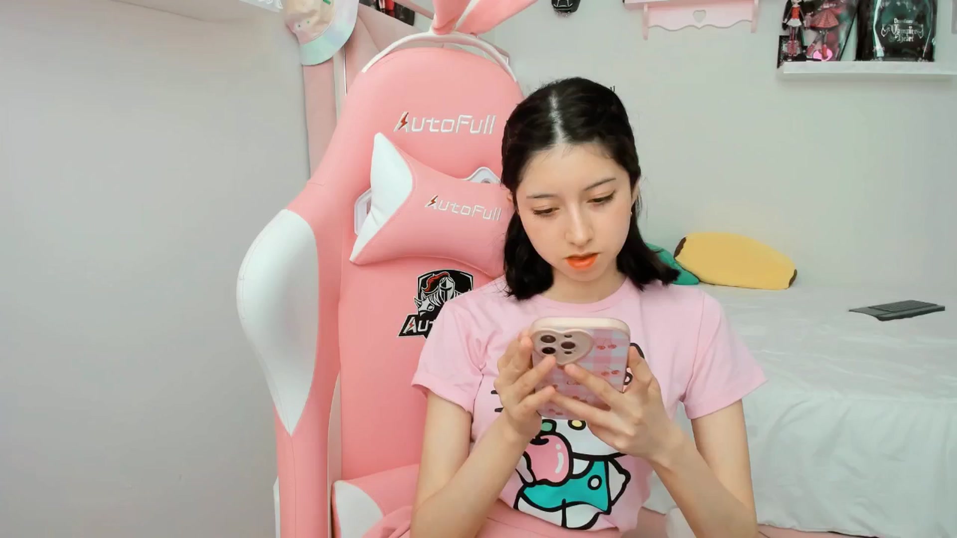 Gallery image thumbnail from Cherrycute666's myfreecams stream on, 01/24/2025, 23:01 image 2 of 20