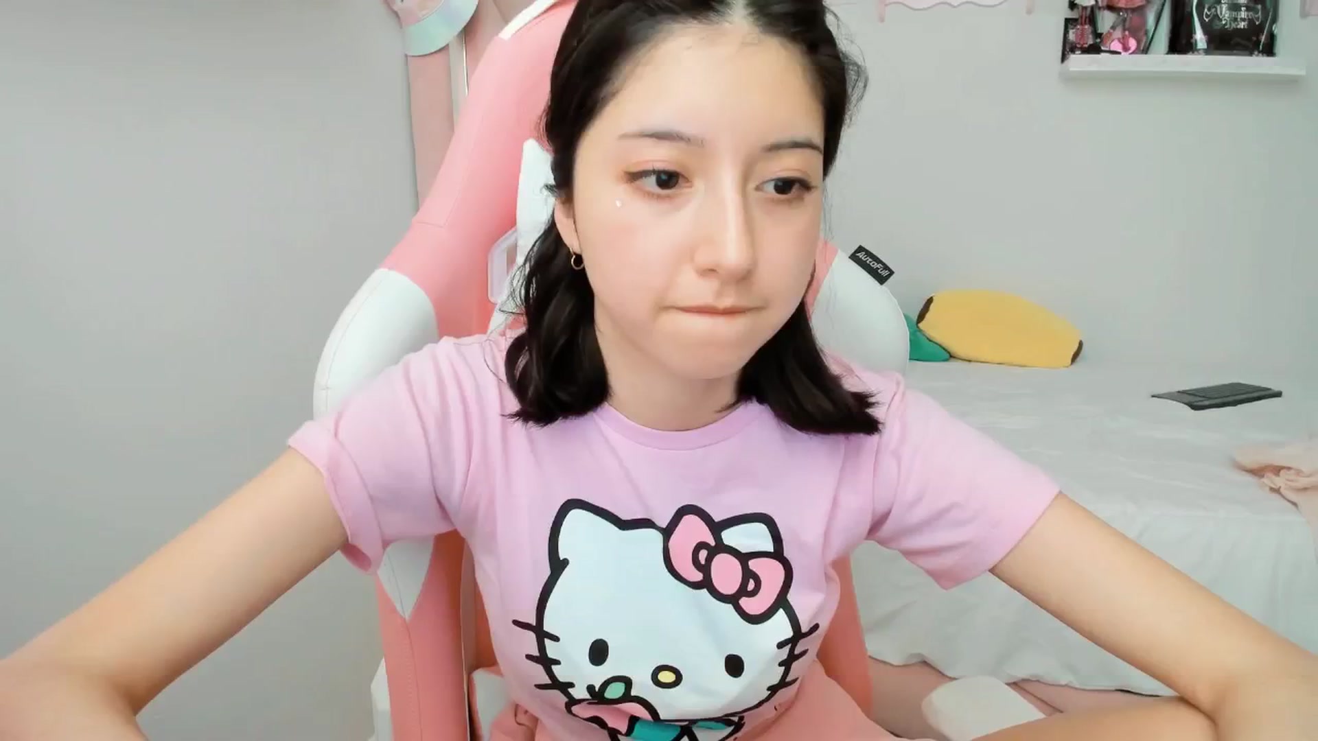 Gallery image thumbnail from Cherrycute666's myfreecams stream on, 01/24/2025, 23:01 image 16 of 20