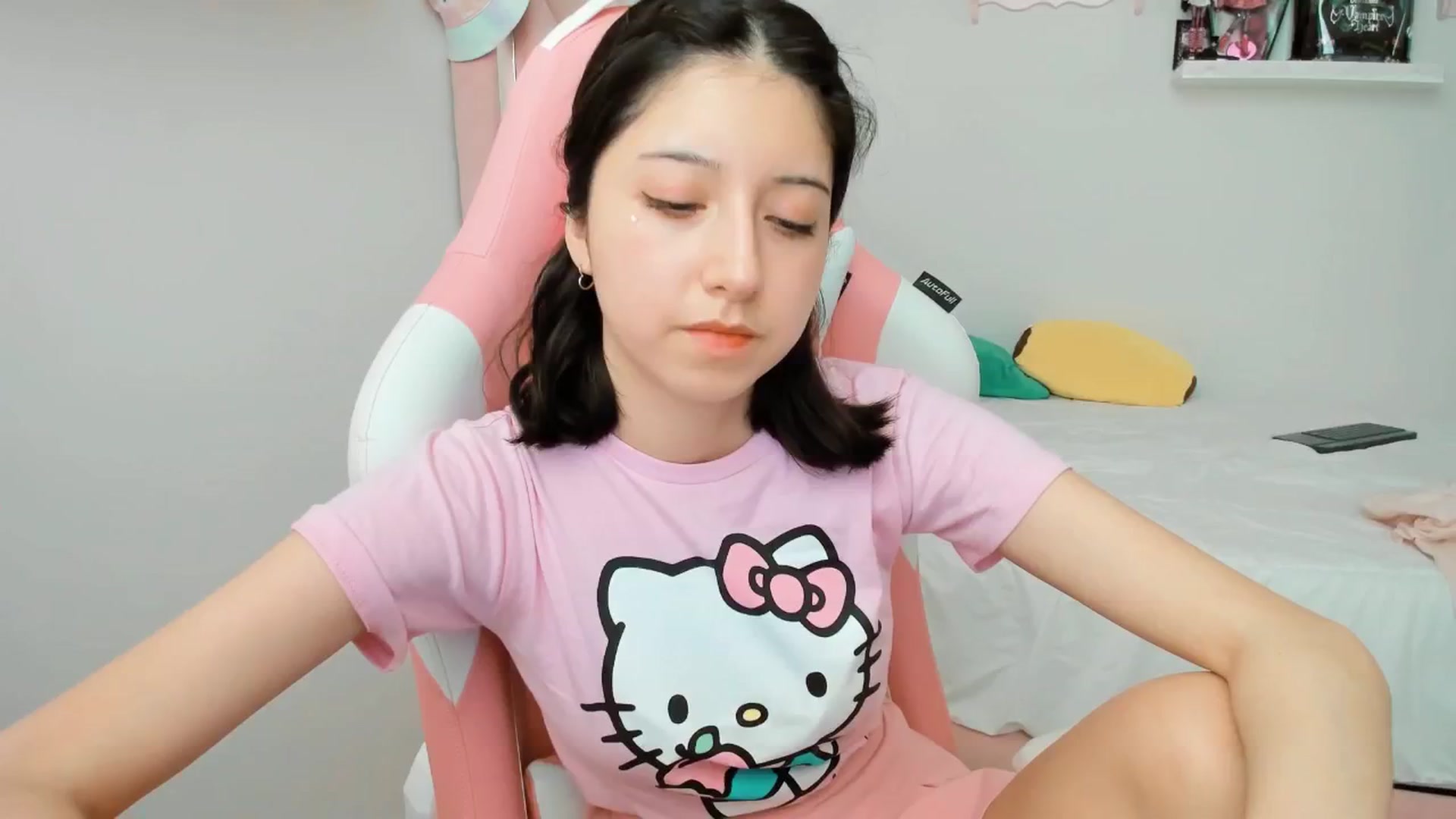 Gallery image thumbnail from Cherrycute666's myfreecams stream on, 01/24/2025, 23:01 image 11 of 20
