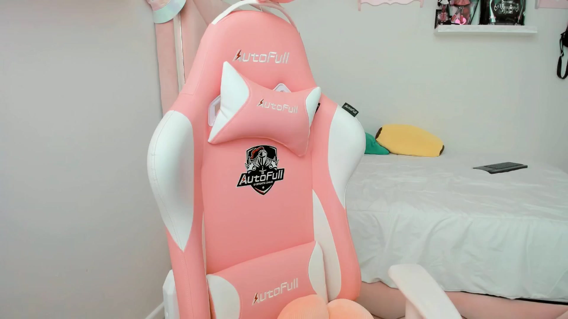 Gallery image thumbnail from Cherrycute666's myfreecams stream on, 01/24/2025, 23:01 image 7 of 20