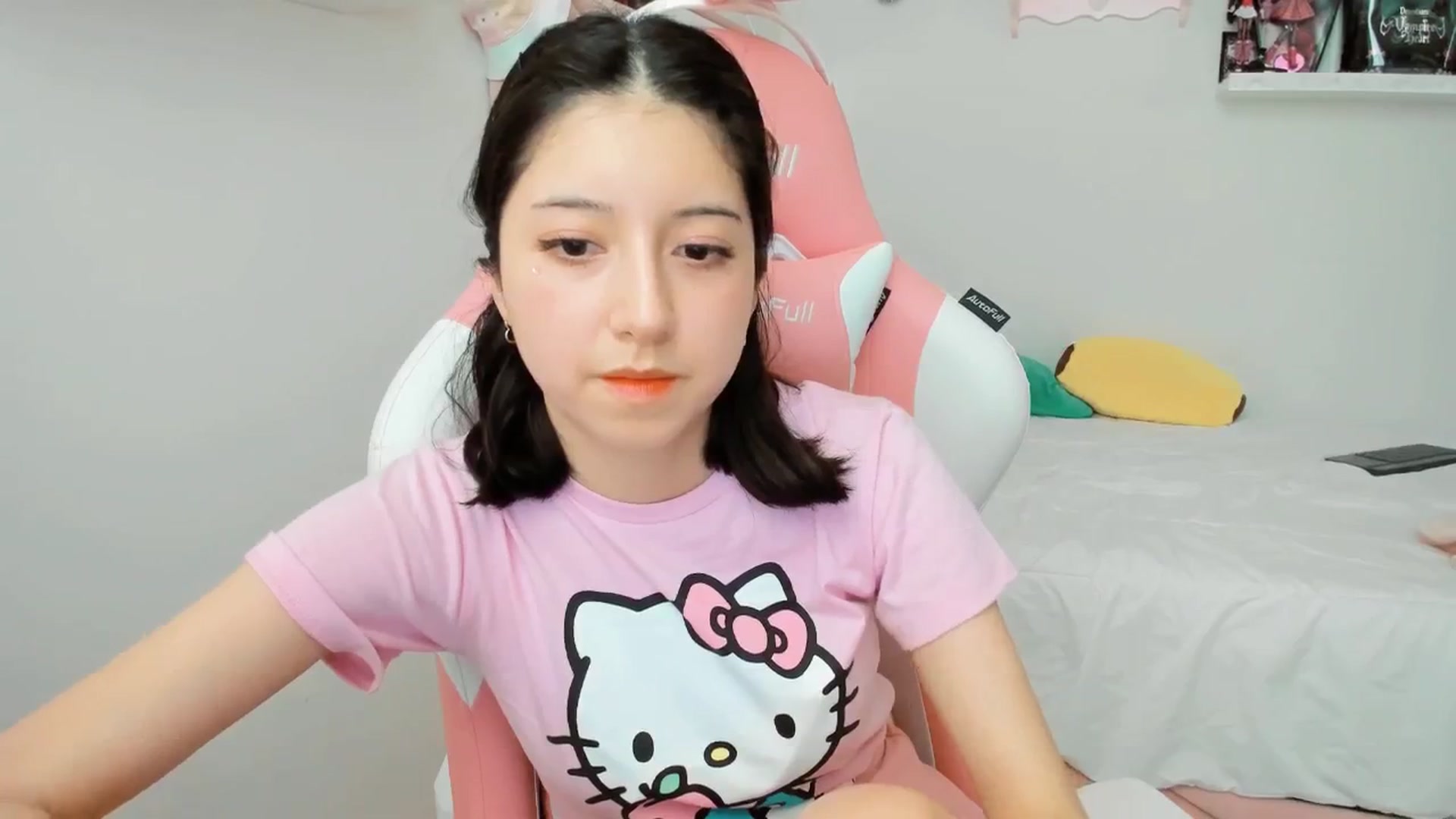 Gallery image thumbnail from Cherrycute666's myfreecams stream on, 01/24/2025, 23:01 image 20 of 20