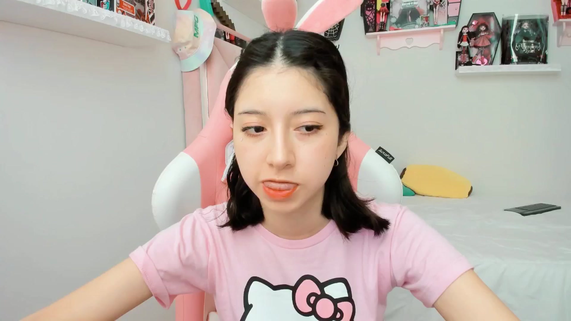 Gallery image thumbnail from Cherrycute666's myfreecams stream on, 01/24/2025, 23:01 image 3 of 20