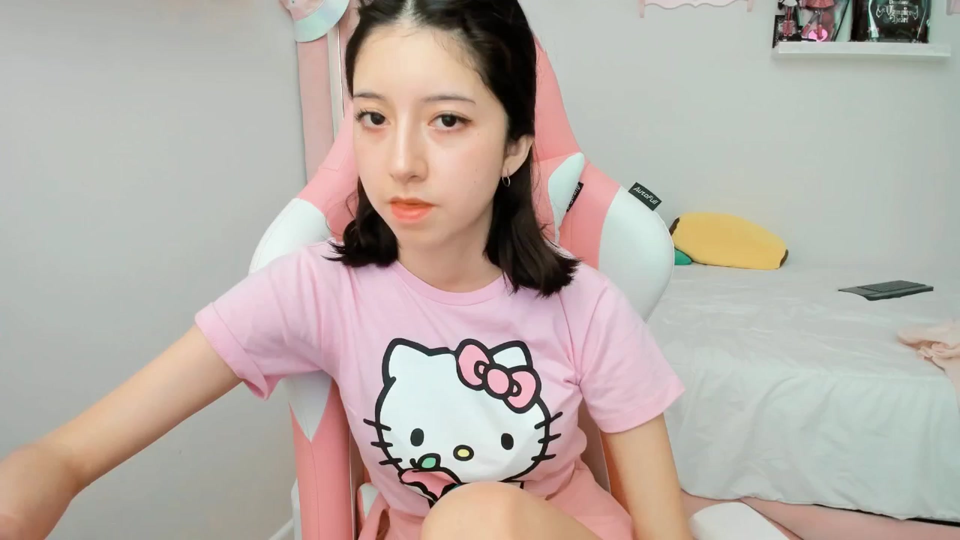 Gallery image thumbnail from Cherrycute666's myfreecams stream on, 01/24/2025, 23:01 image 10 of 20