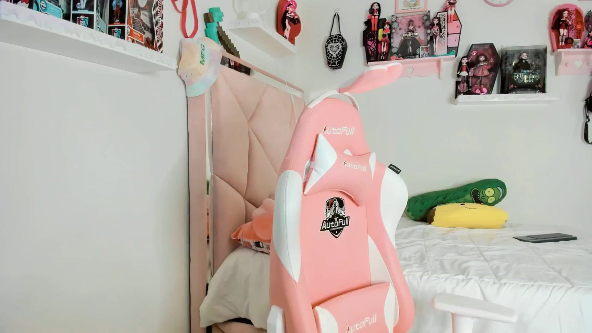 Gallery image thumbnail from Cherrycute666's myfreecams stream on, 01/25/2025, 08:33 image 19 of 20