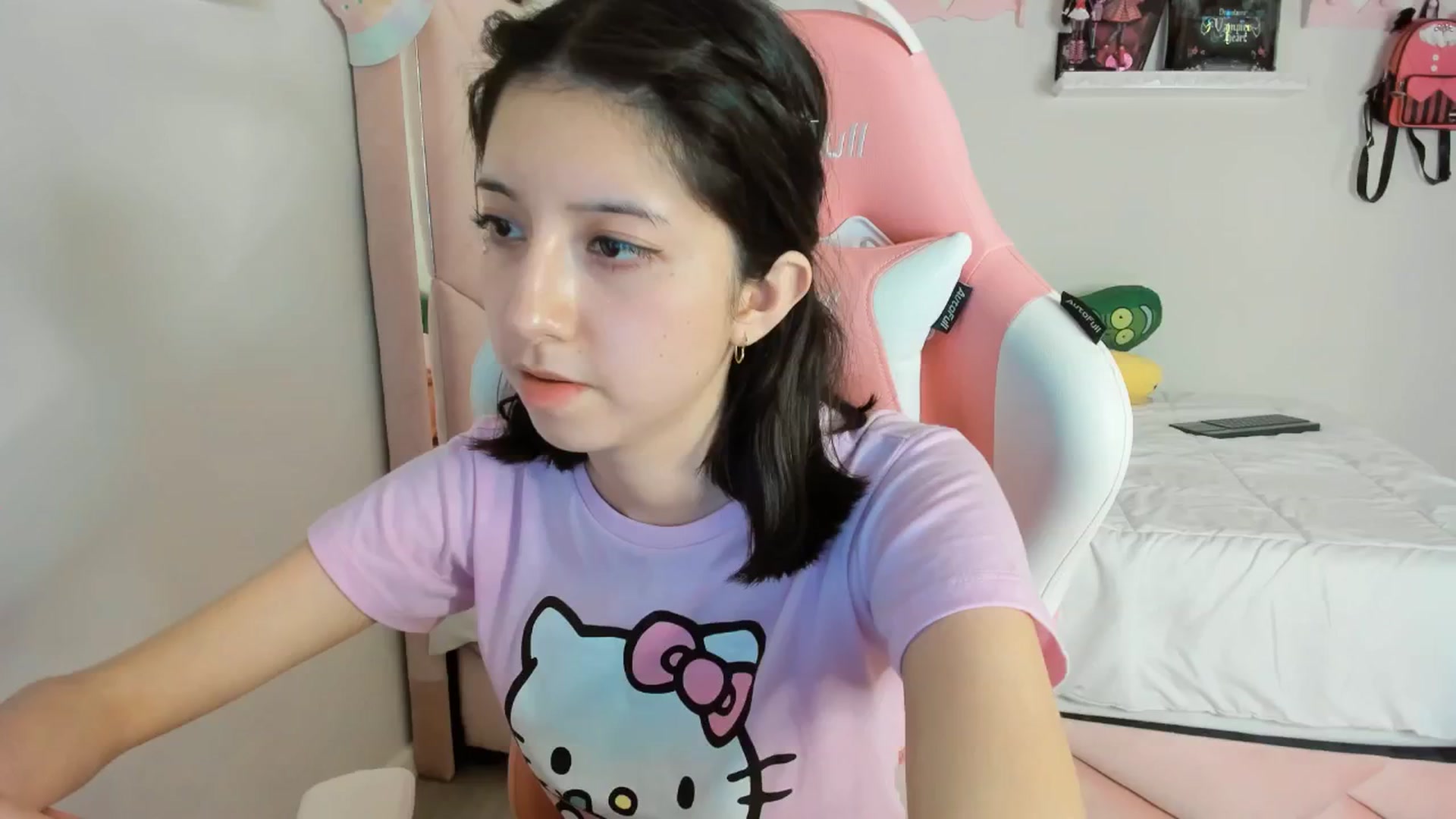 Gallery image thumbnail from Cherrycute666's myfreecams stream on, 01/25/2025, 08:33 image 15 of 20