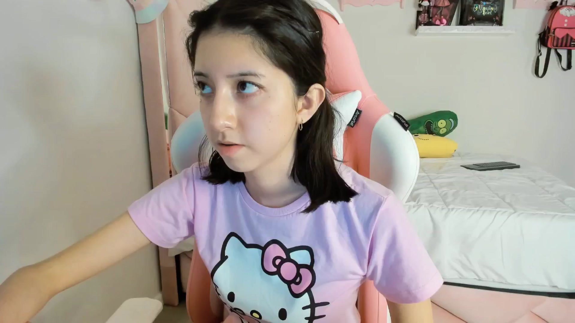 Gallery image thumbnail from Cherrycute666's myfreecams stream on, 01/25/2025, 08:33 image 17 of 20