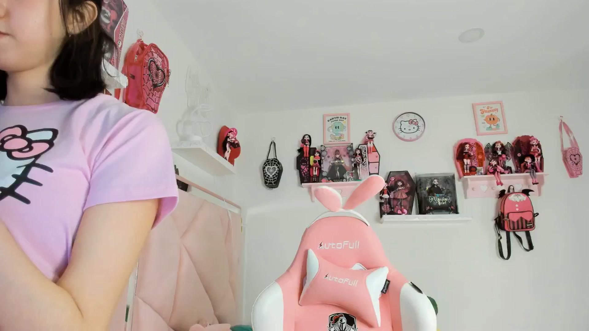 Gallery image thumbnail from Cherrycute666's myfreecams stream on, 01/25/2025, 08:33 image 6 of 20