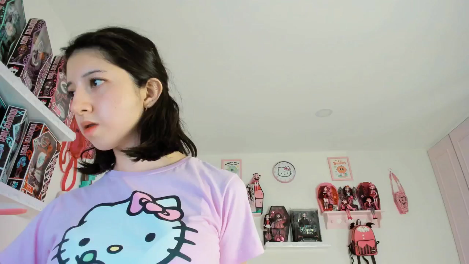 Gallery image thumbnail from Cherrycute666's myfreecams stream on, 01/25/2025, 08:33 image 11 of 20