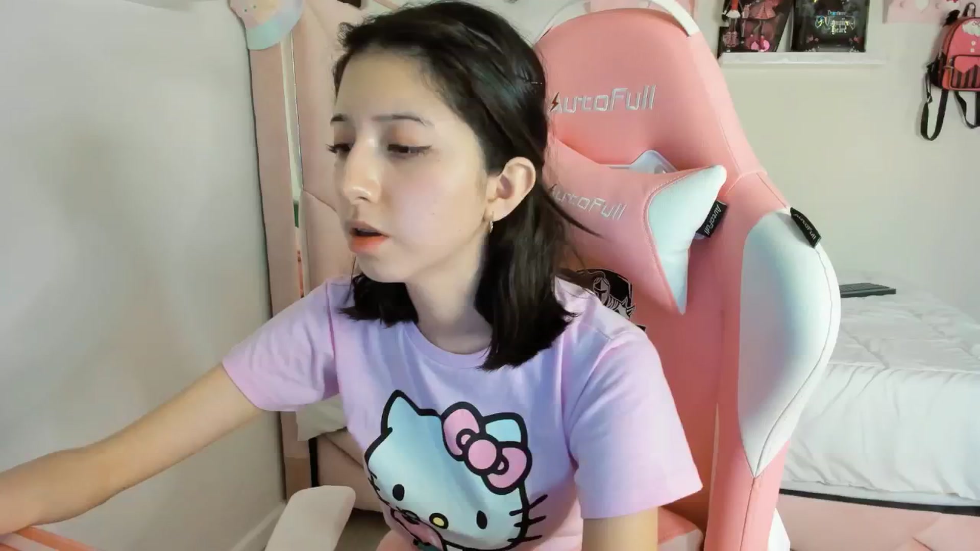 Gallery image thumbnail from Cherrycute666's myfreecams stream on, 01/25/2025, 08:33 image 14 of 20