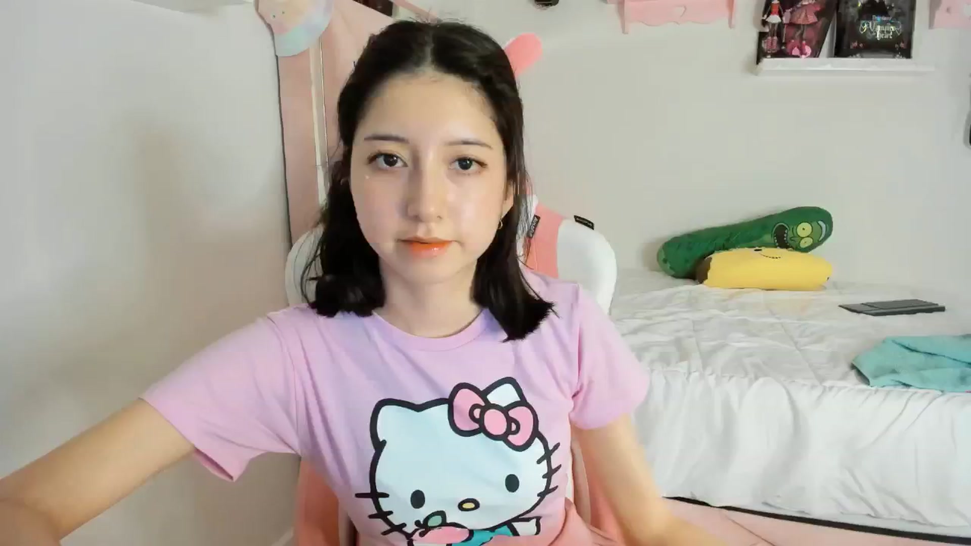 Gallery image thumbnail from Cherrycute666's myfreecams stream on, 01/25/2025, 08:33 image 10 of 20