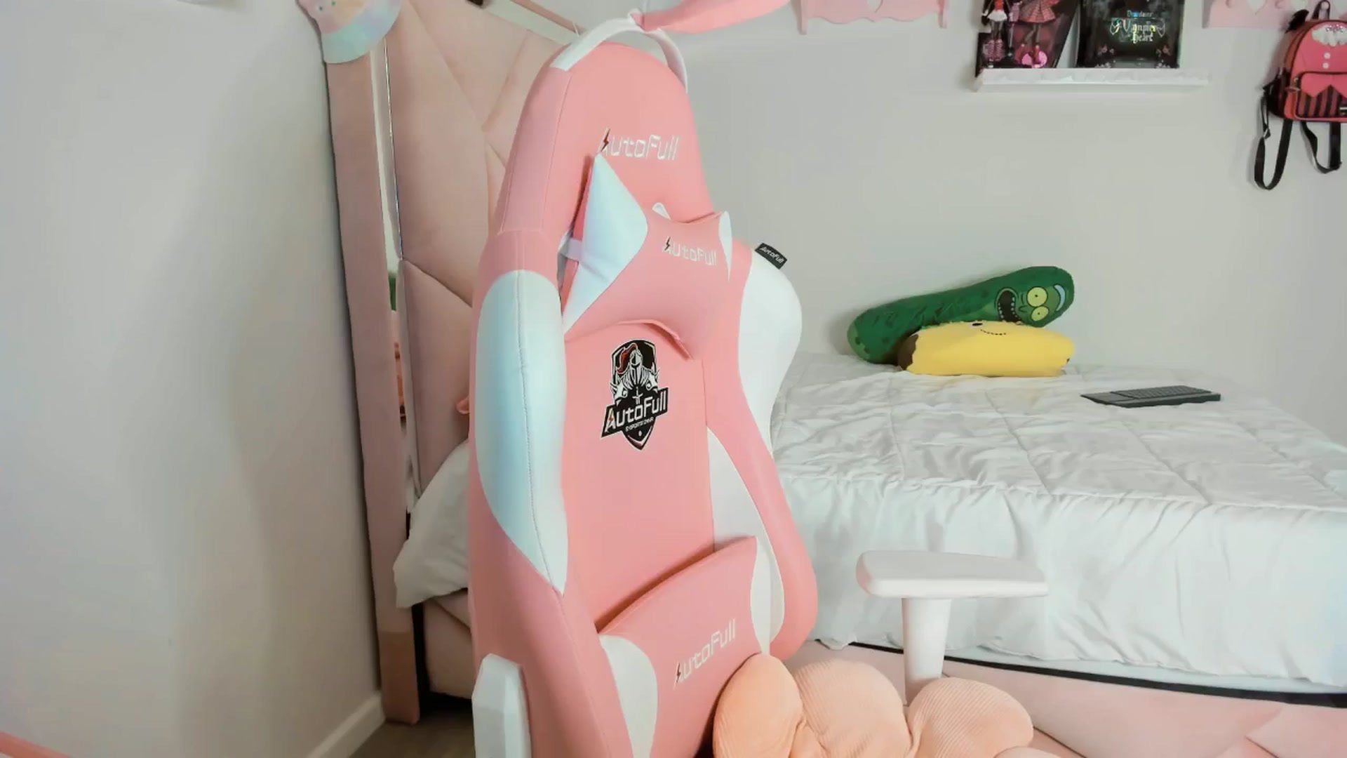 Gallery image thumbnail from Cherrycute666's myfreecams stream on, 01/25/2025, 08:33 image 16 of 20