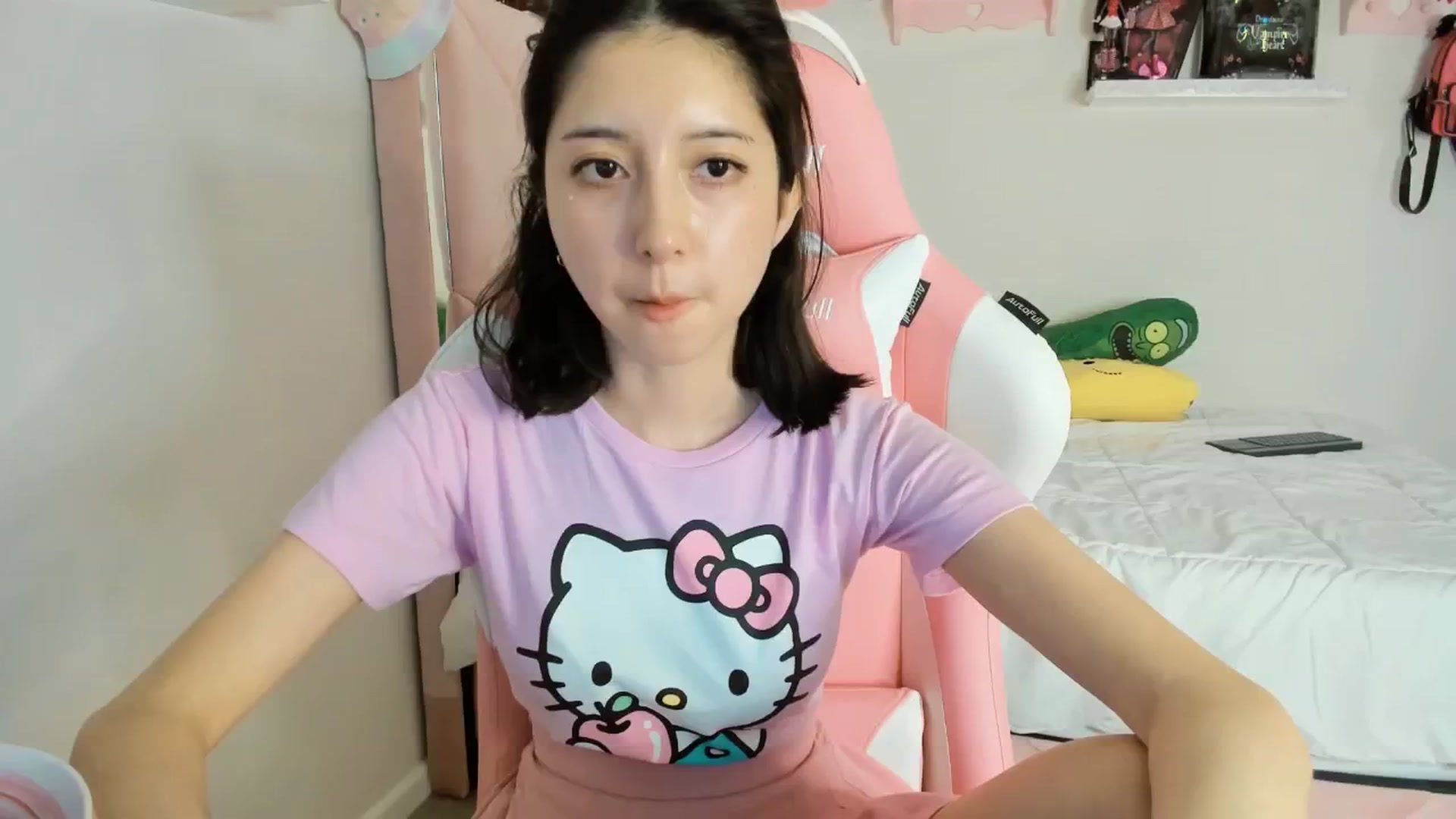 Gallery image thumbnail from Cherrycute666's myfreecams stream on, 01/25/2025, 08:59 image 8 of 20