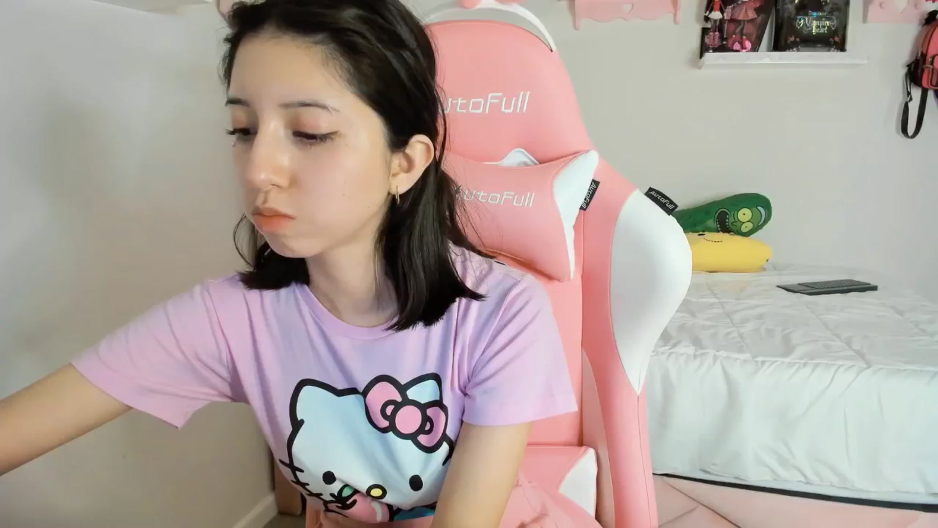 Gallery image thumbnail from Cherrycute666's myfreecams stream on, 01/25/2025, 08:59 image 9 of 20