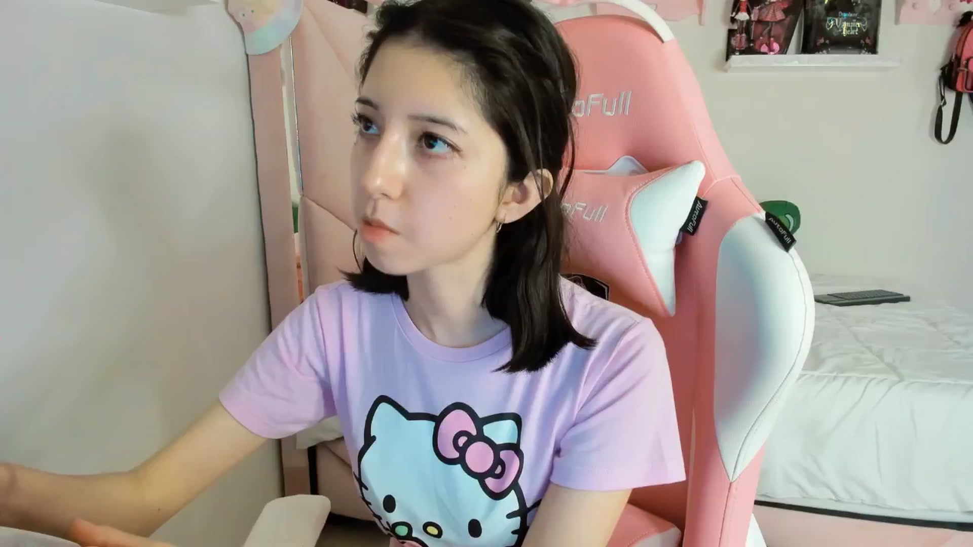 Gallery image thumbnail from Cherrycute666's myfreecams stream on, 01/25/2025, 08:59 image 4 of 20