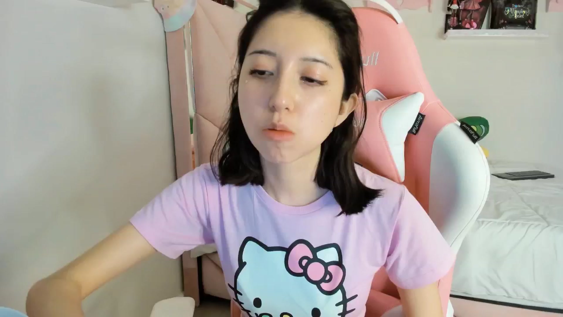 Gallery image thumbnail from Cherrycute666's myfreecams stream on, 01/25/2025, 08:59 image 1 of 20