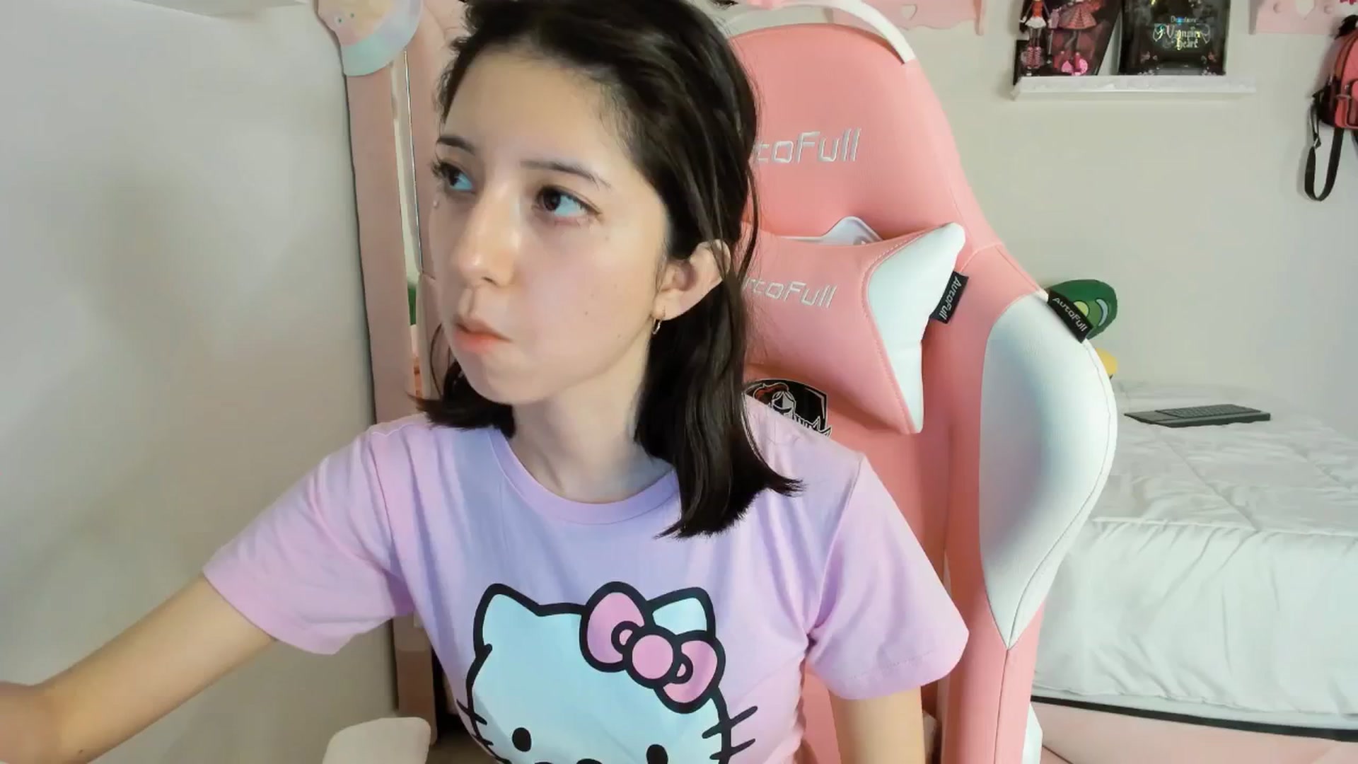 Gallery image thumbnail from Cherrycute666's myfreecams stream on, 01/25/2025, 08:59 image 3 of 20