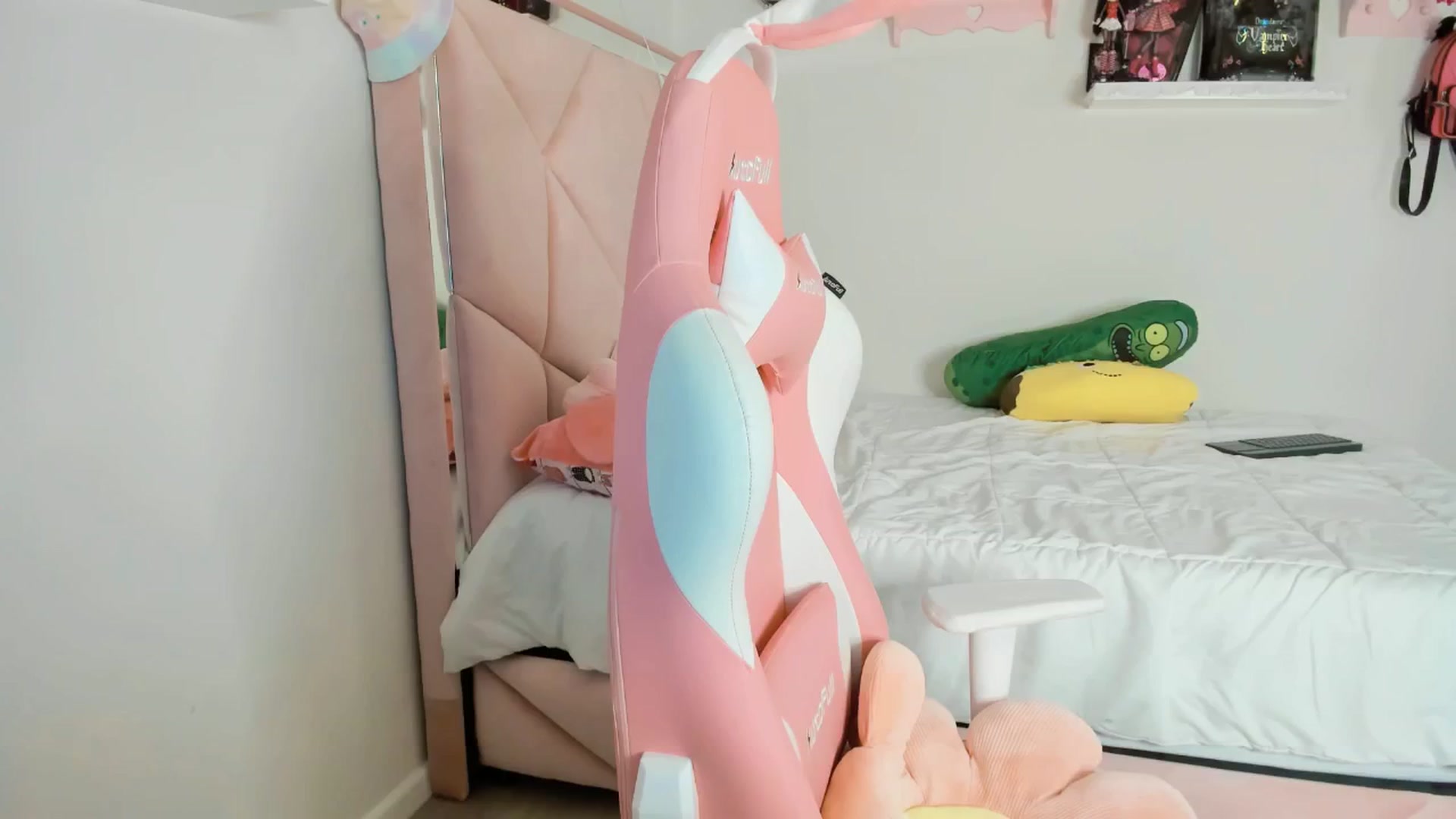 Gallery image thumbnail from Cherrycute666's myfreecams stream on, 01/25/2025, 08:59 image 7 of 20