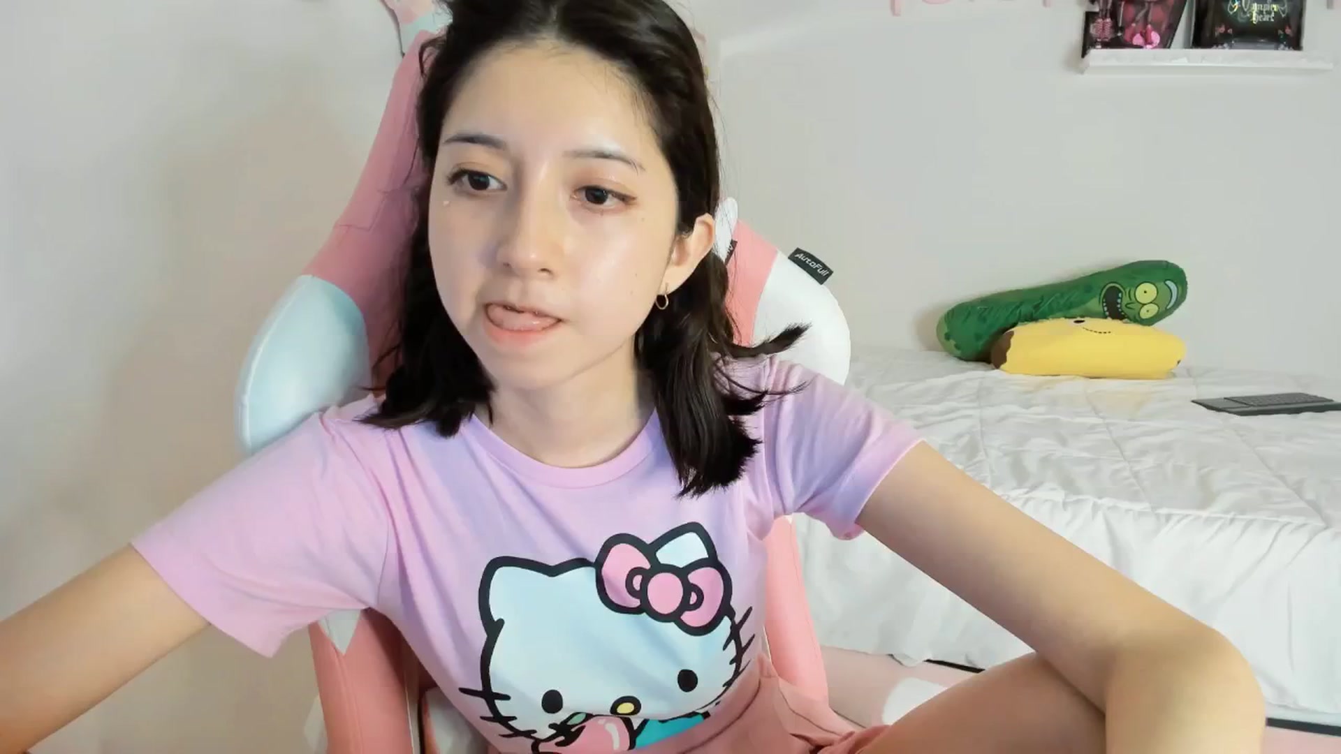 Gallery image thumbnail from Cherrycute666's myfreecams stream on, 01/25/2025, 08:59 image 18 of 20