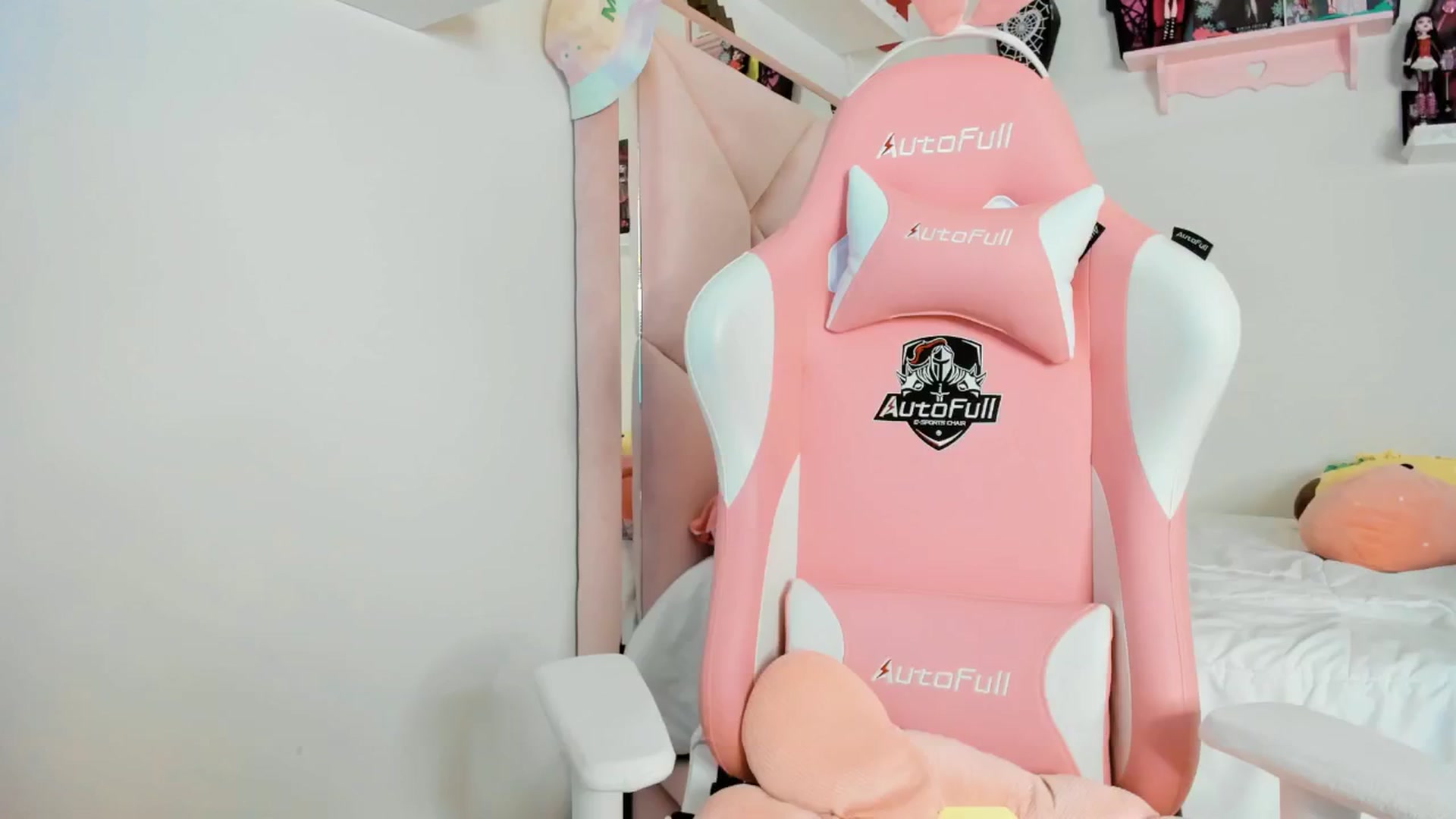 Gallery image thumbnail from Cherrycute666's myfreecams stream on, 01/25/2025, 10:53 image 19 of 20
