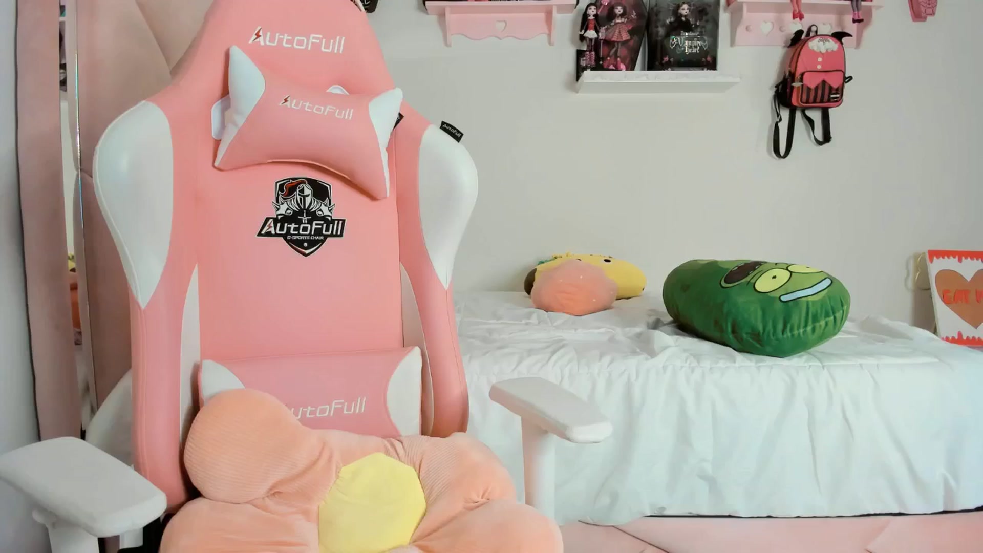 Gallery image thumbnail from Cherrycute666's myfreecams stream on, 01/25/2025, 10:53 image 9 of 20