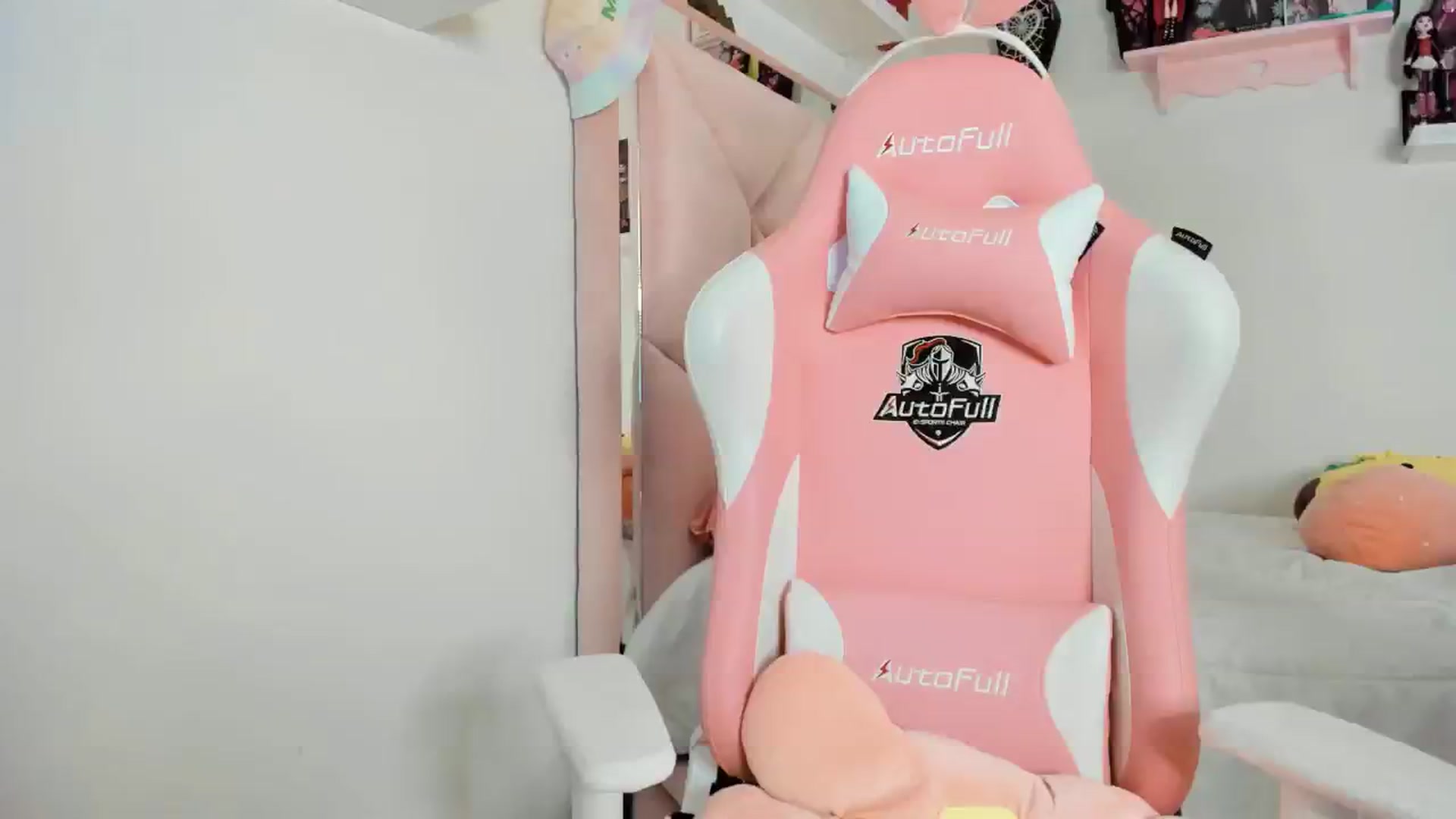 Gallery image thumbnail from Cherrycute666's myfreecams stream on, 01/25/2025, 10:53 image 17 of 20