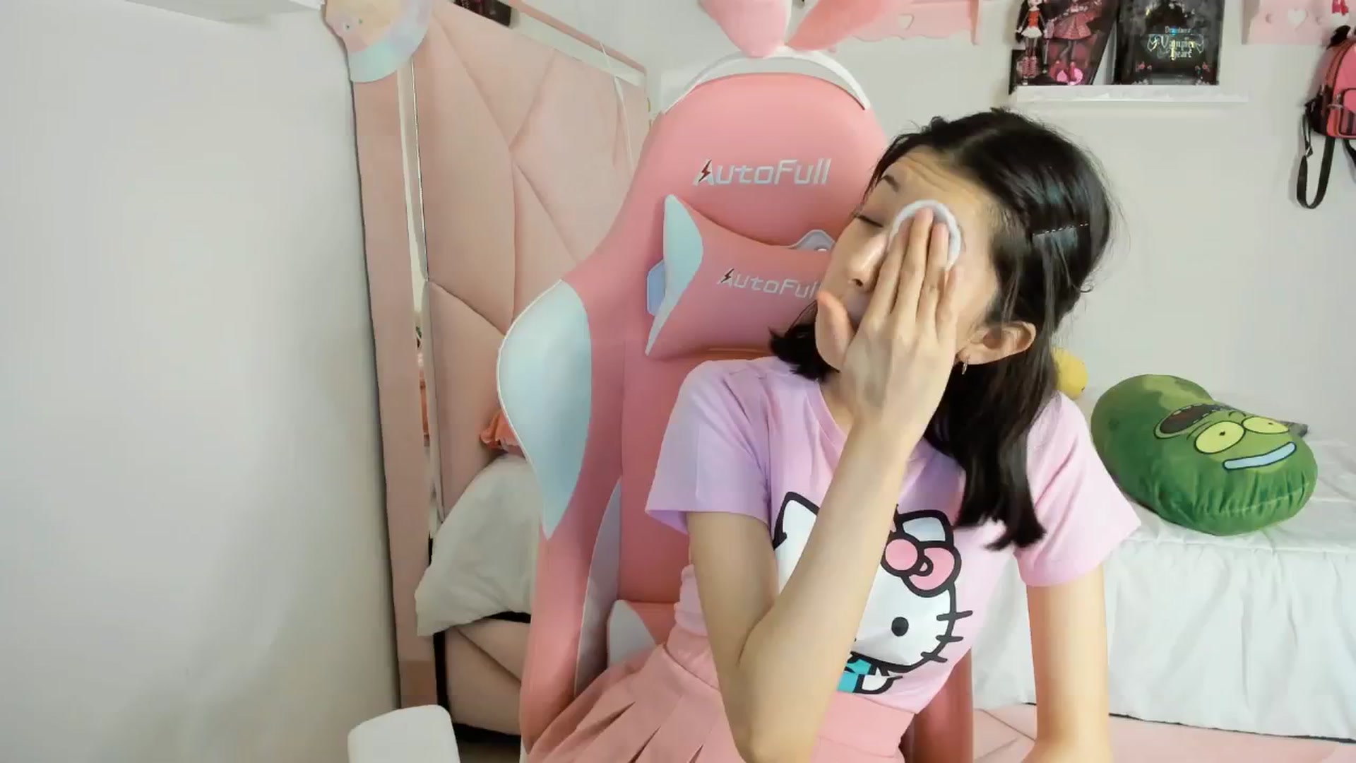 Gallery image thumbnail from Cherrycute666's myfreecams stream on, 01/25/2025, 10:53 image 2 of 20