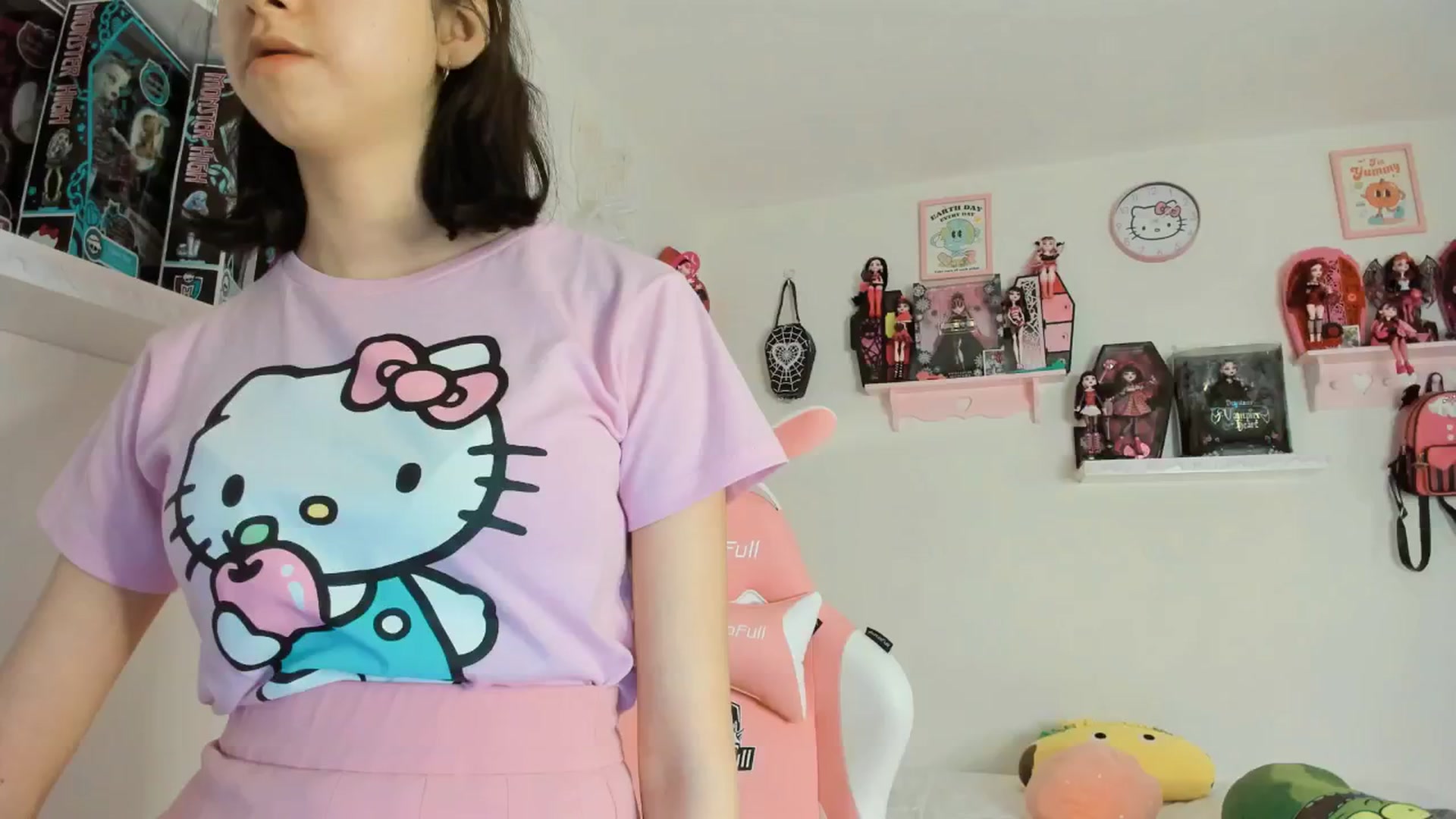 Gallery image thumbnail from Cherrycute666's myfreecams stream on, 01/25/2025, 10:53 image 11 of 20