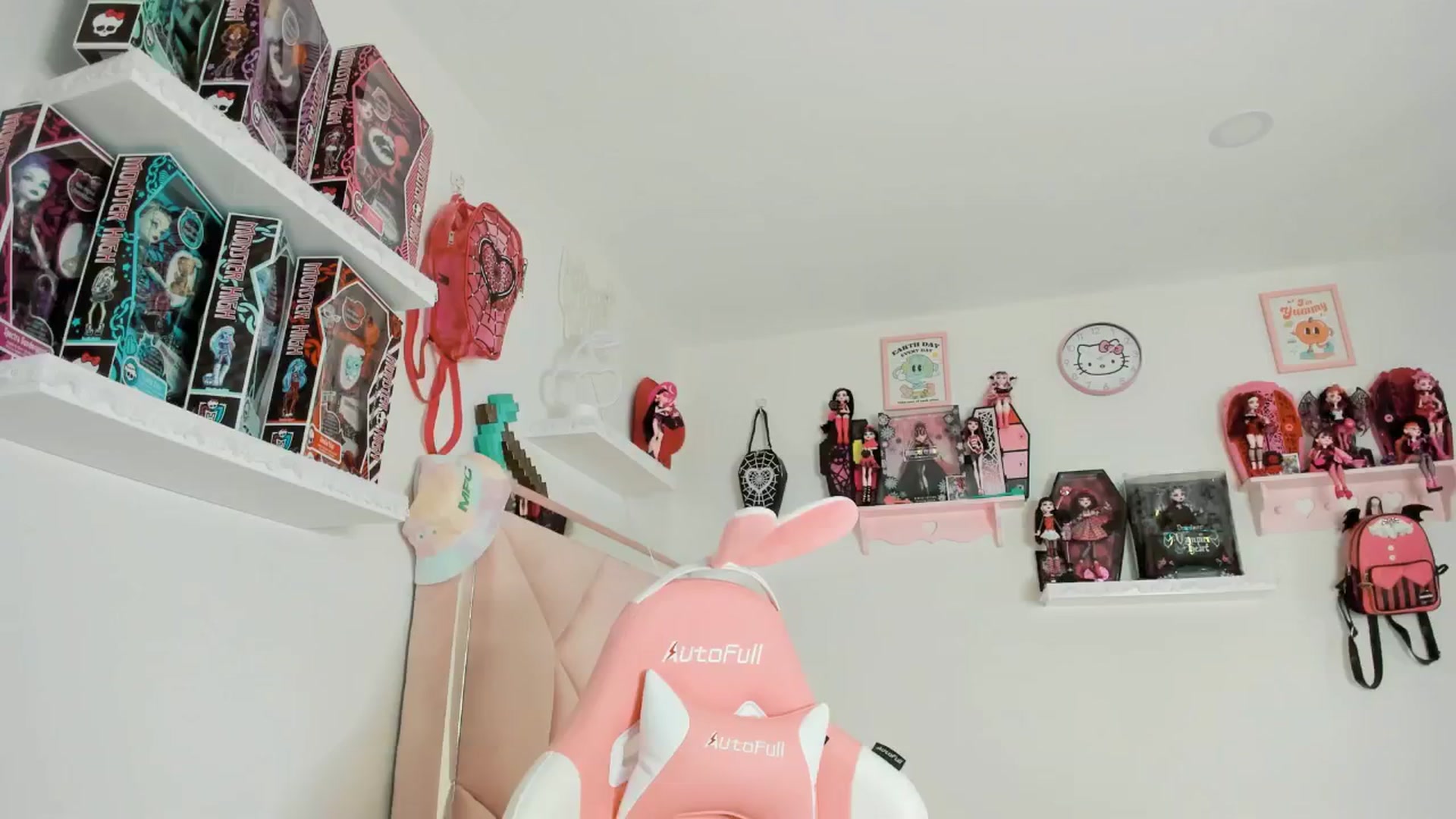 Gallery image thumbnail from Cherrycute666's myfreecams stream on, 01/25/2025, 10:53 image 4 of 20