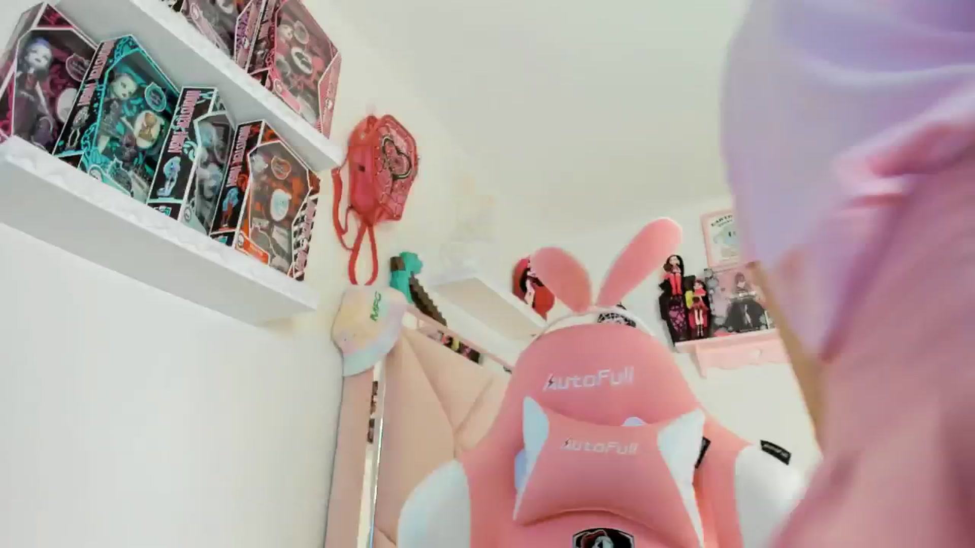 Gallery image thumbnail from Cherrycute666's myfreecams stream on, 01/25/2025, 12:20 image 1 of 20