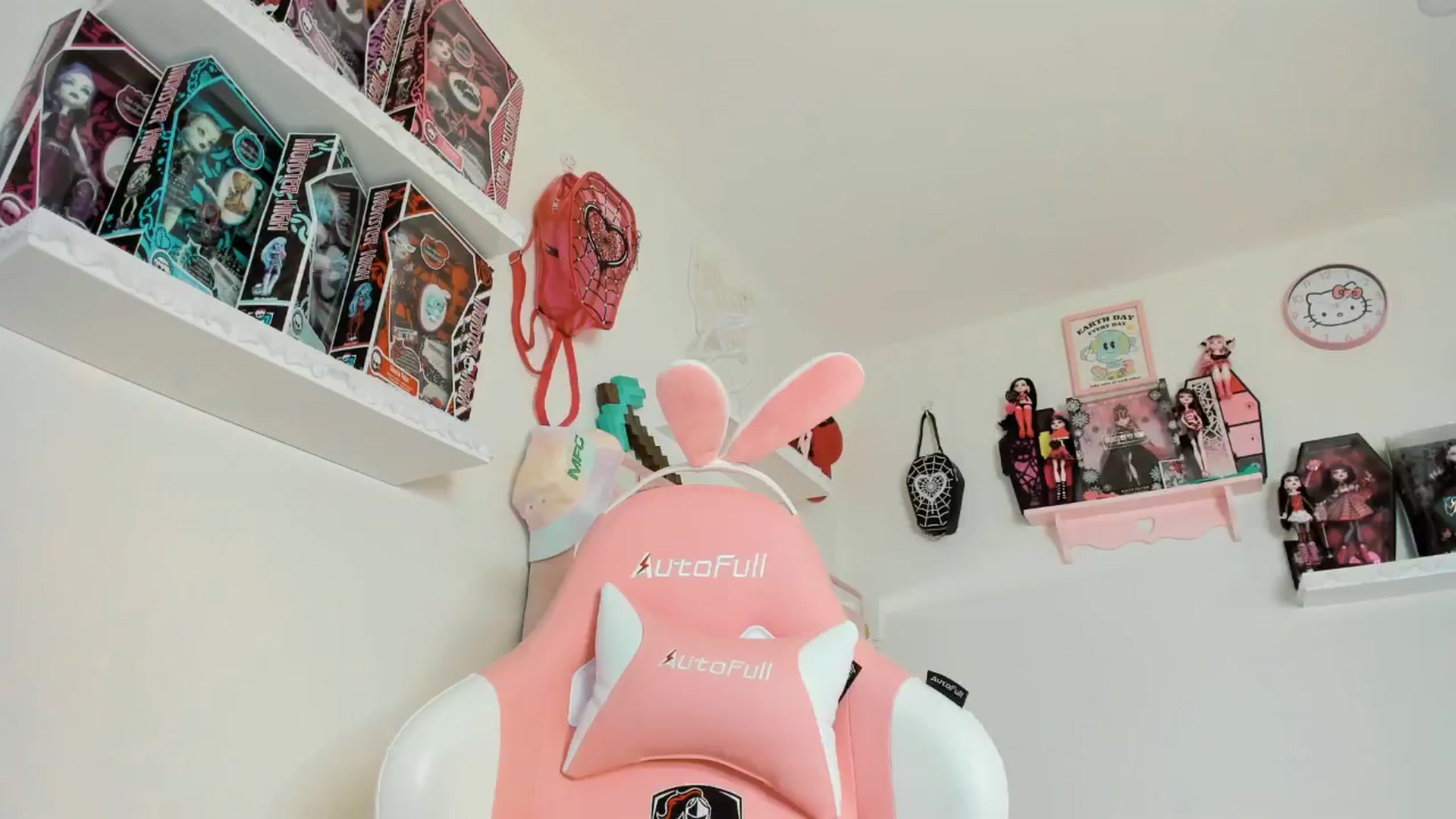 Gallery image thumbnail from Cherrycute666's myfreecams stream on, 01/25/2025, 12:20 image 4 of 20