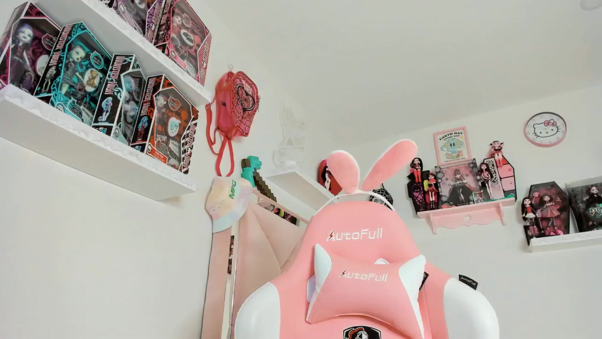 Gallery image thumbnail from Cherrycute666's myfreecams stream on, 01/25/2025, 12:20 image 2 of 20