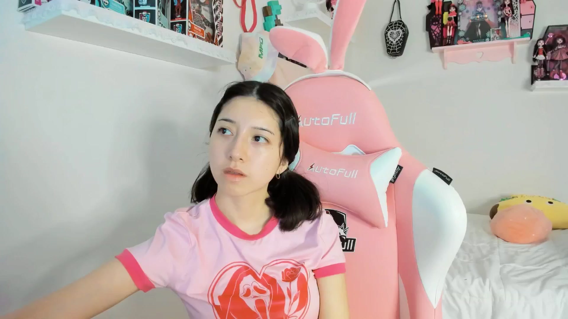 Gallery image thumbnail from Cherrycute666's myfreecams stream on, 01/26/2025, 24:03 image 11 of 20