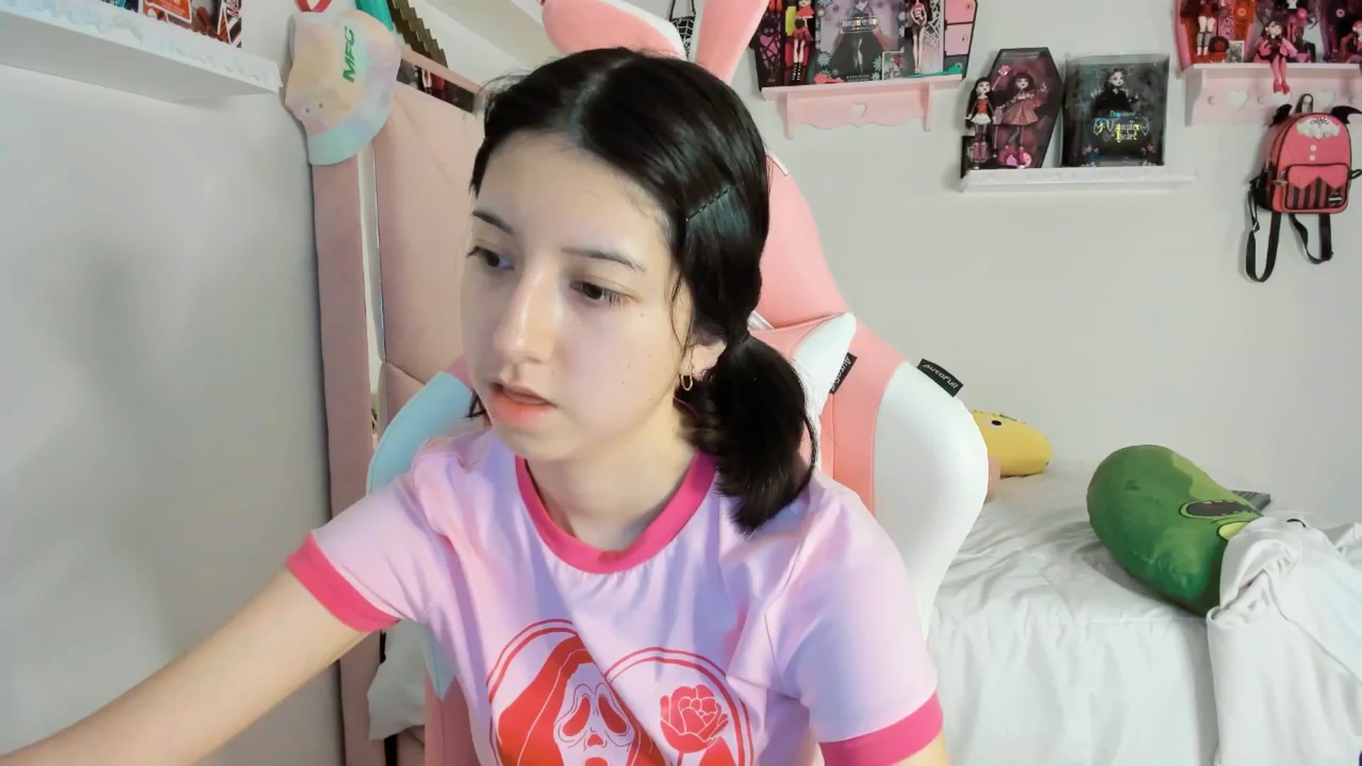 Gallery image thumbnail from Cherrycute666's myfreecams stream on, 01/26/2025, 24:03 image 12 of 20